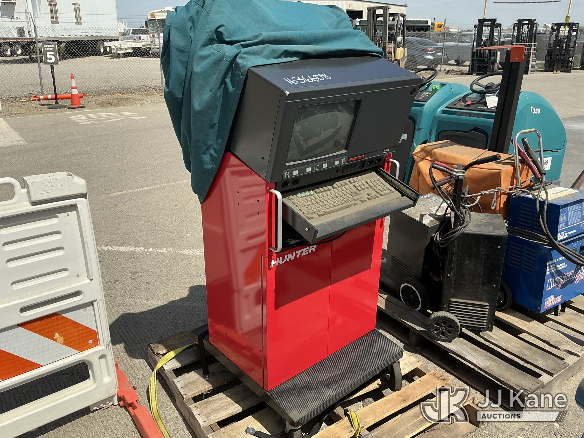 Hunter Alignment Tool (Used) NOTE: This unit is being sold AS IS/WHERE IS via Timed Auction and is located in Dixon