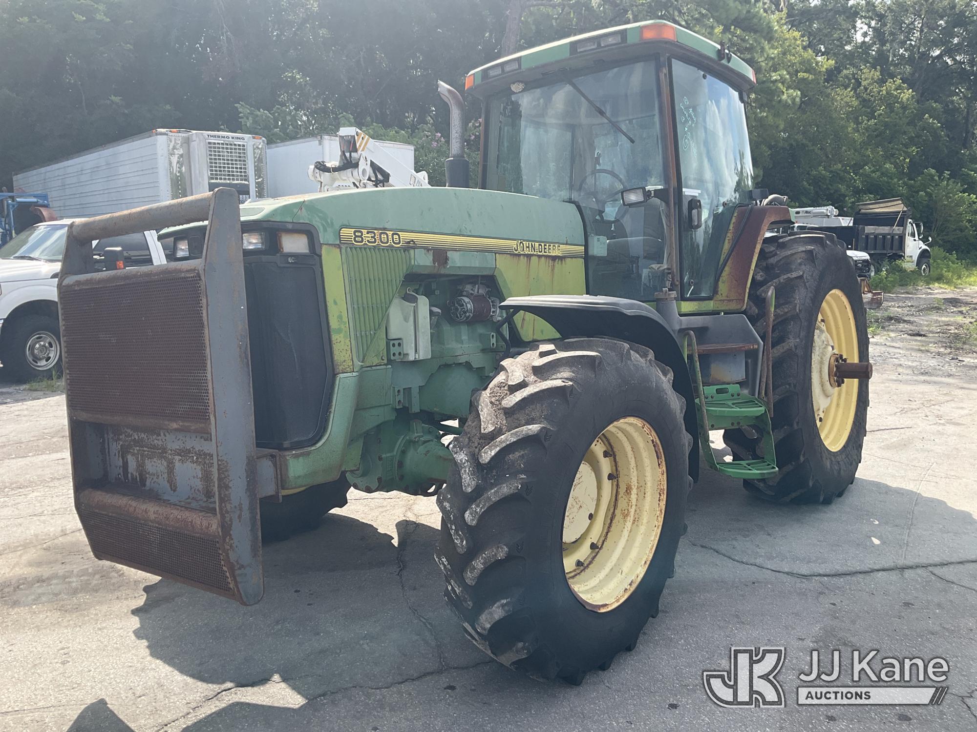 Photo of John Deere 8300