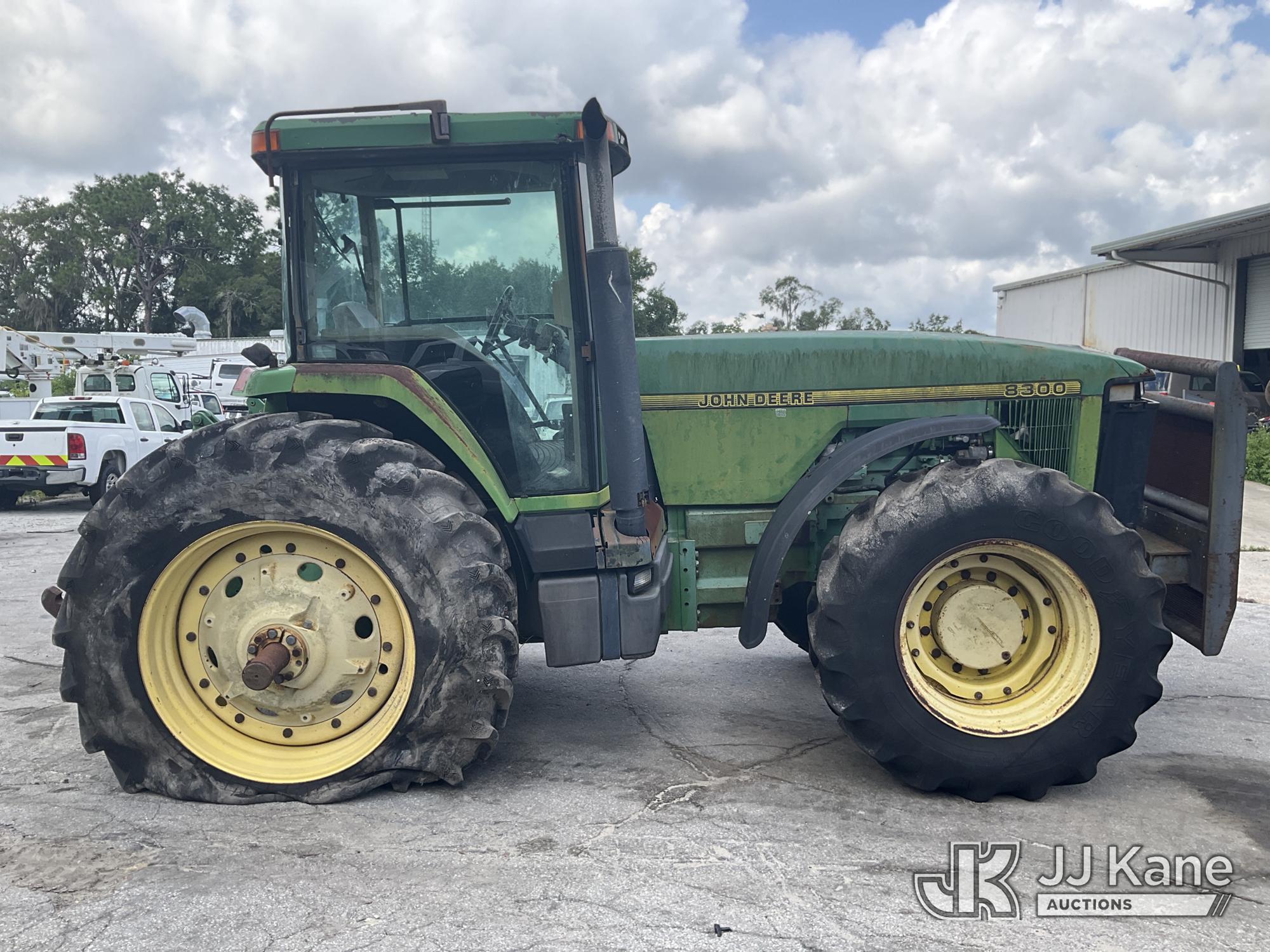 0 John Deere 8300