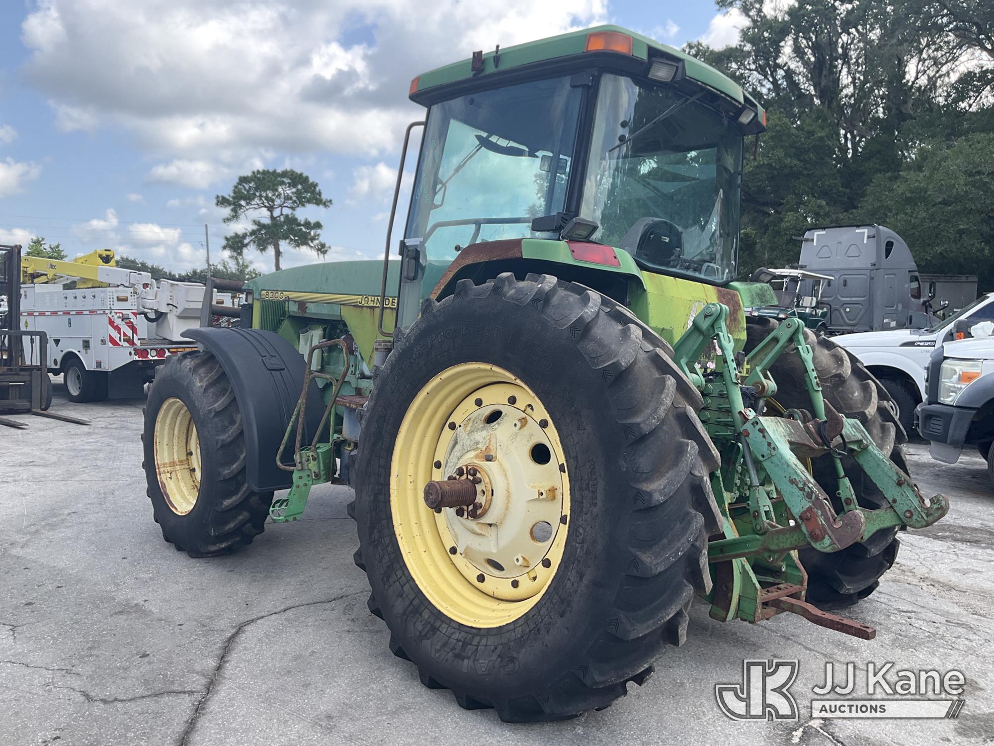 0 John Deere 8300