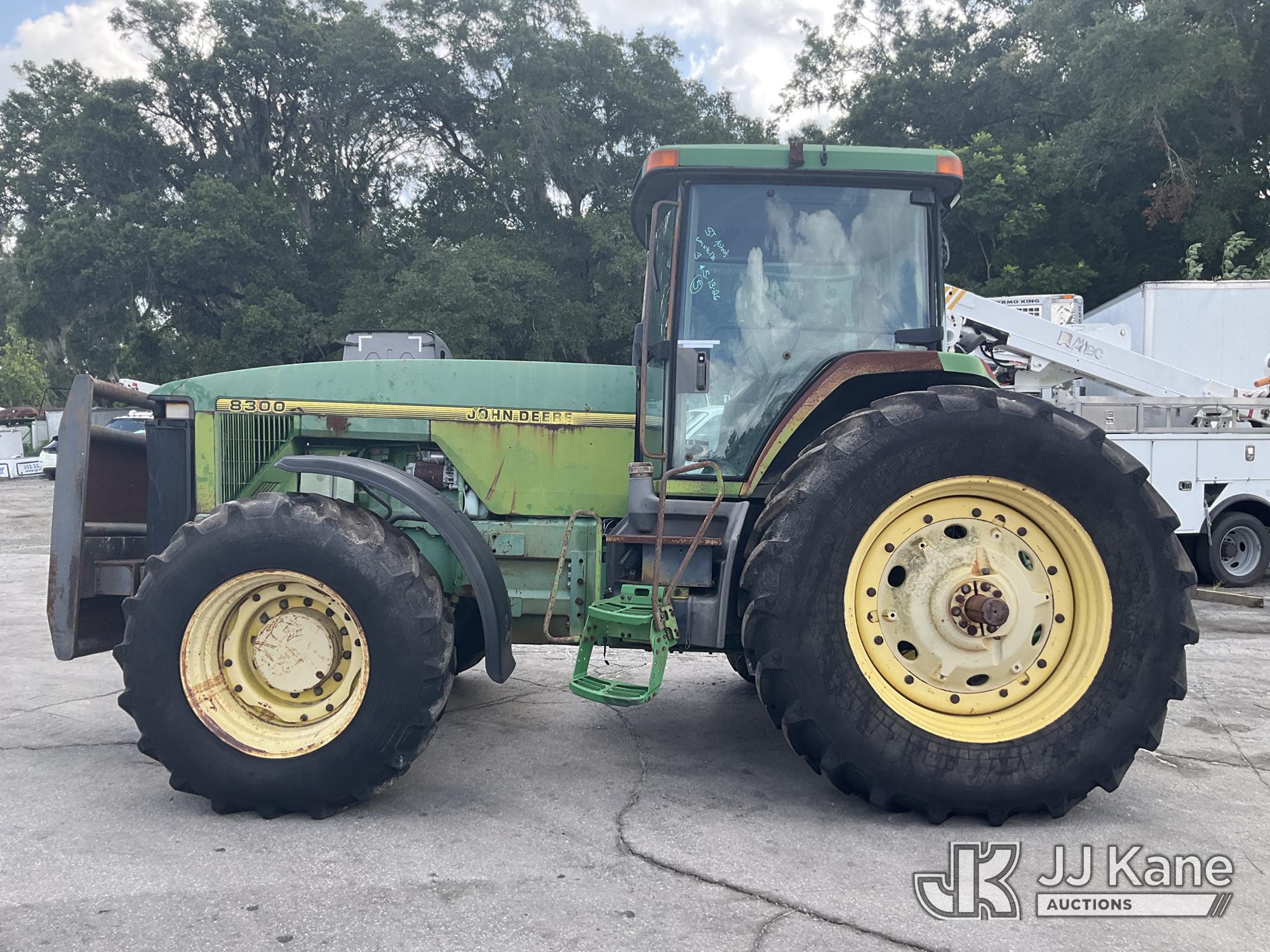 0 John Deere 8300