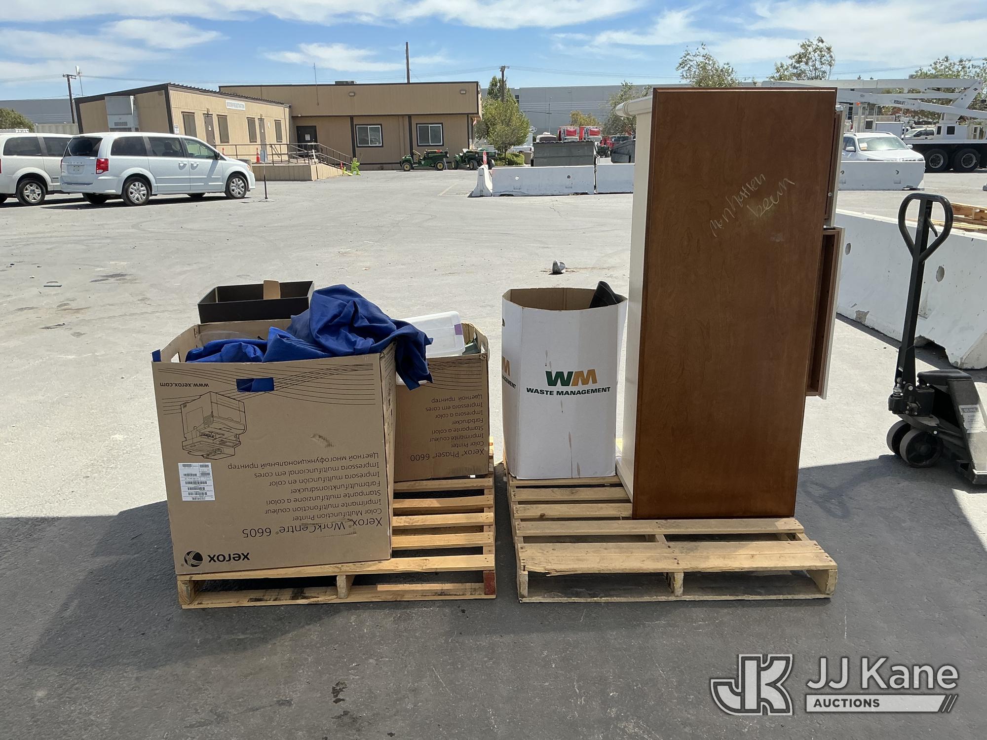 (2 Pallets) Office Decorations (Used) NOTE: This unit is being sold AS IS/WHERE IS via Timed Auction and is located in Jurupa Valley