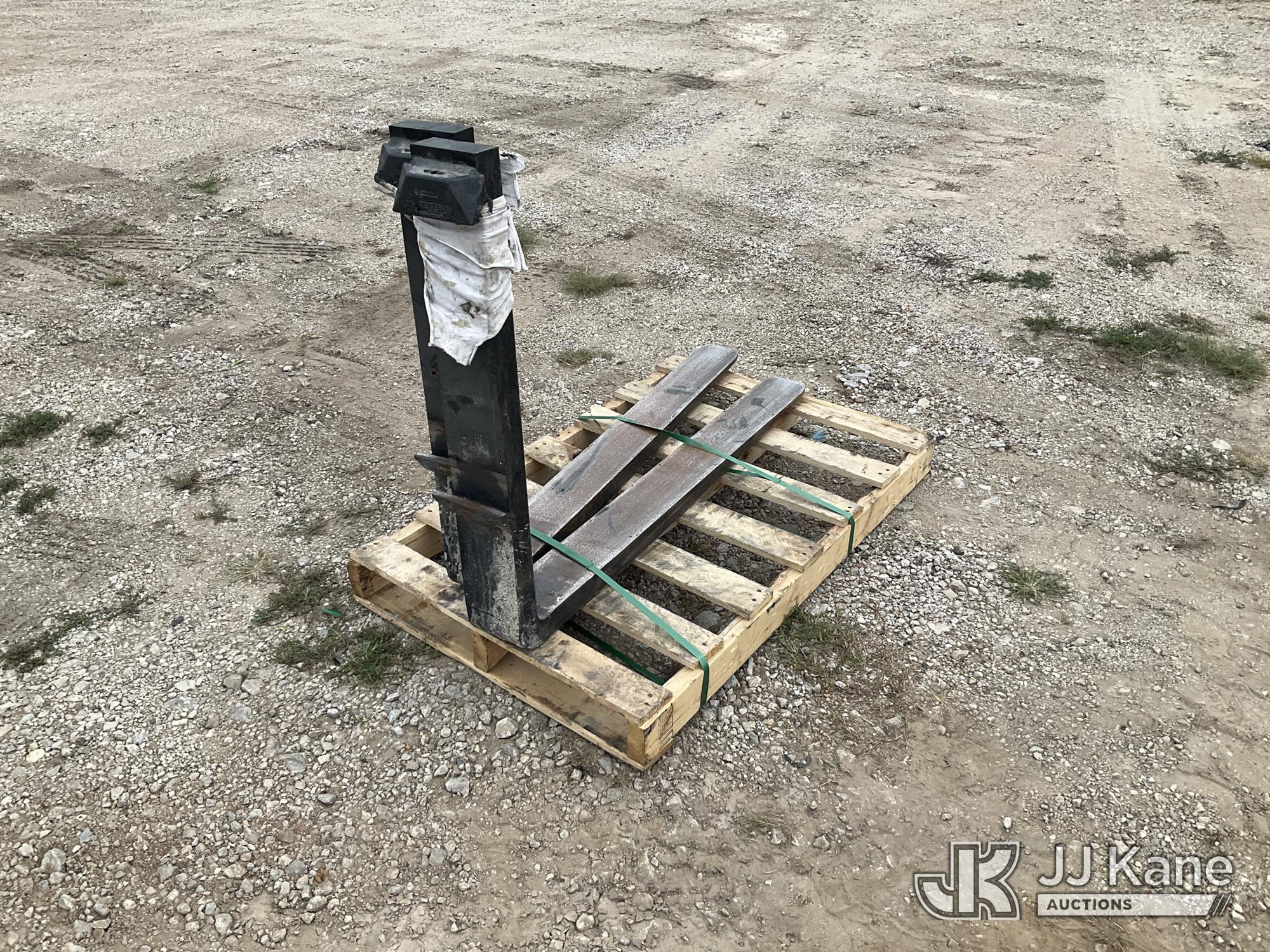 Forklift Forks w/ Carriage Assembly - Includes (2) 4ft steel forks and carriage/backrest assembly. NOTE: This unit is being sold AS IS/WHERE IS via Timed Auction and is located in Des Moines