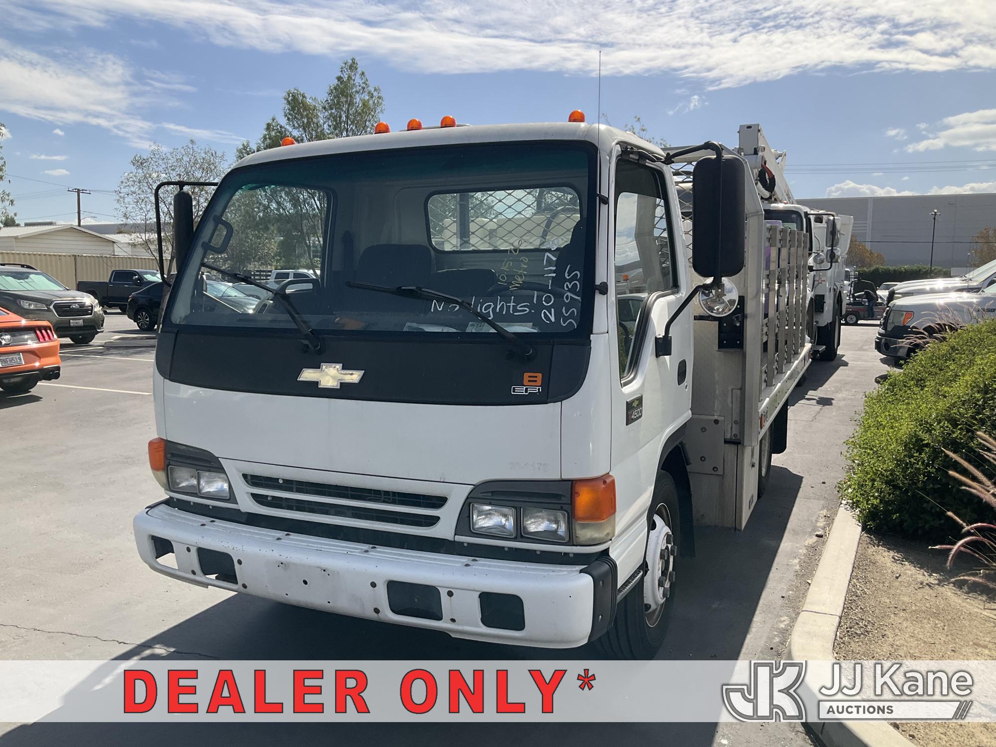 2004 Chevrolet W4500 Stake Truck (1637135)