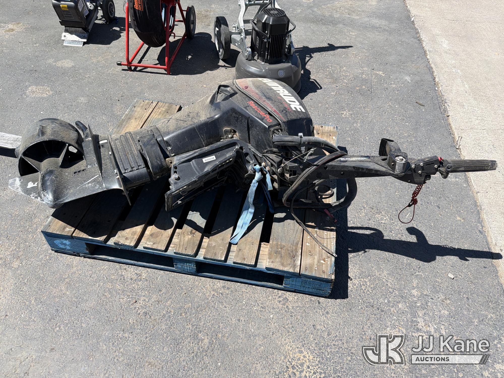 Evinrude 40 Outboard Motor (Used) NOTE: This unit is being sold AS IS/WHERE IS via Timed Auction and is located in Dixon