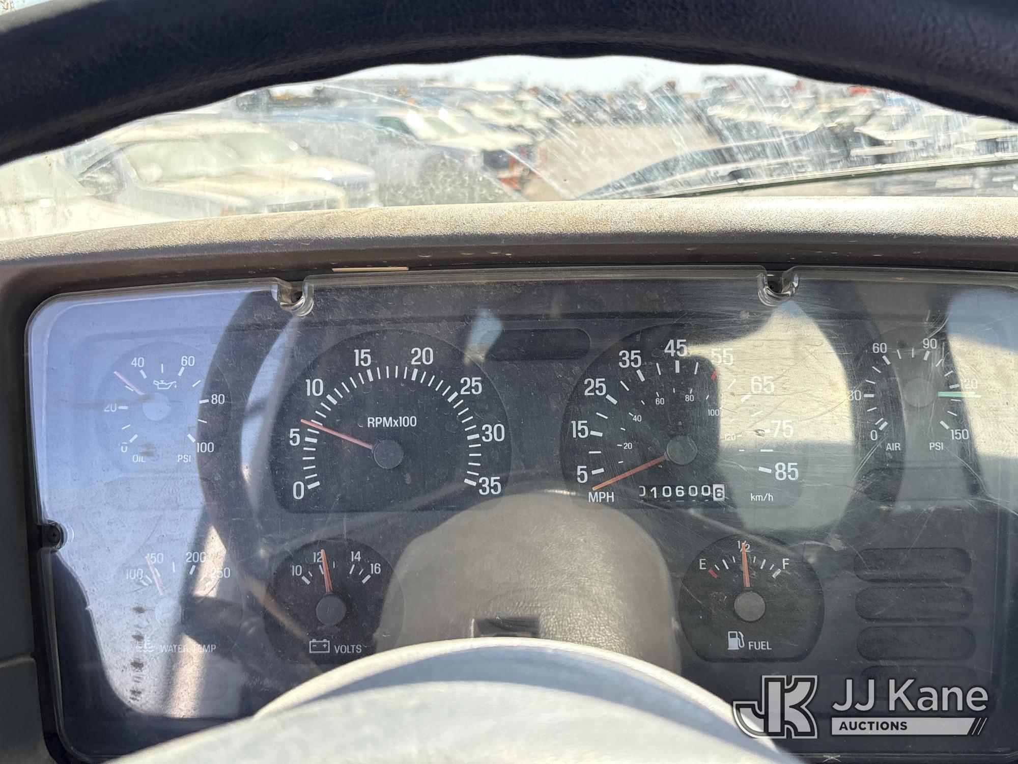 2000 Sterling L7500