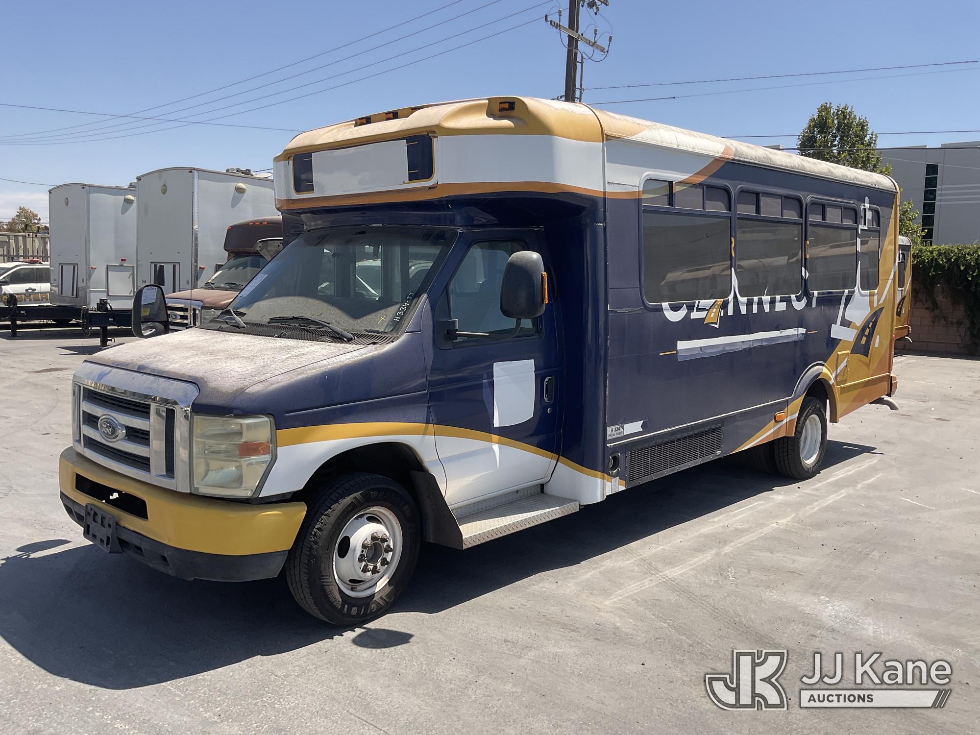 2013 Ford Econoline E450 Passenger Bus