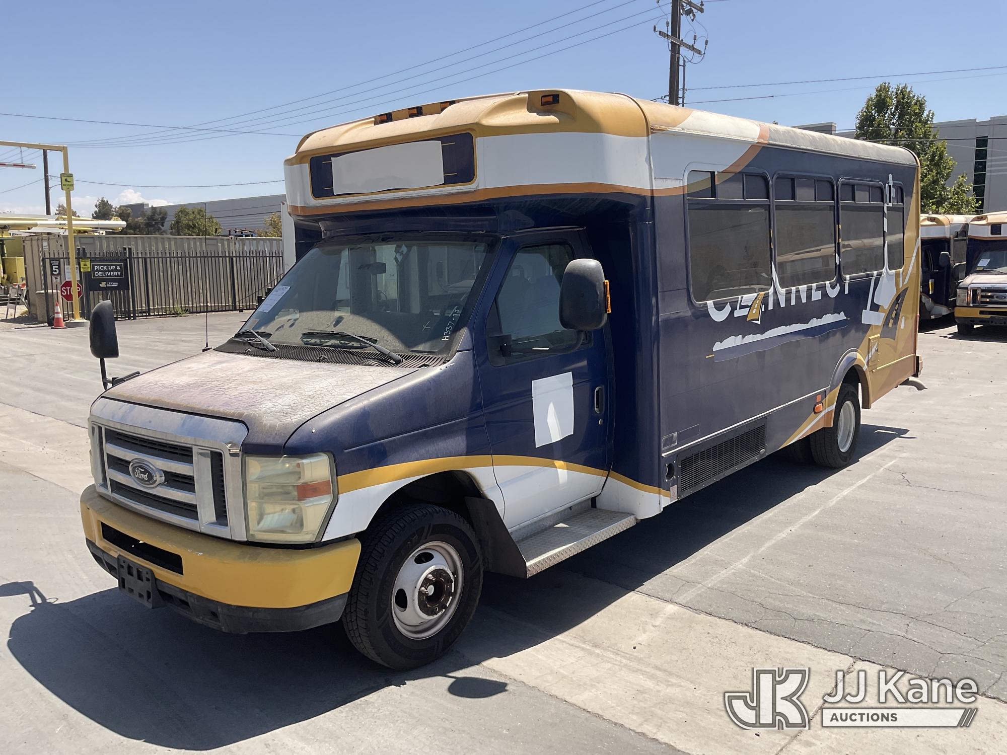 2013 Ford Econoline E-450 Passenger Bus