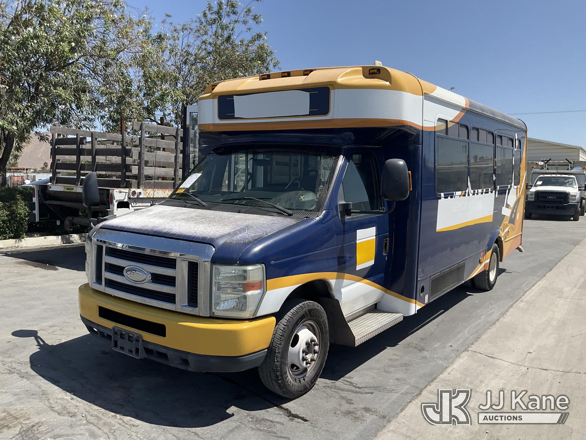 2014 Ford Econoline E-450 Passenger Bus