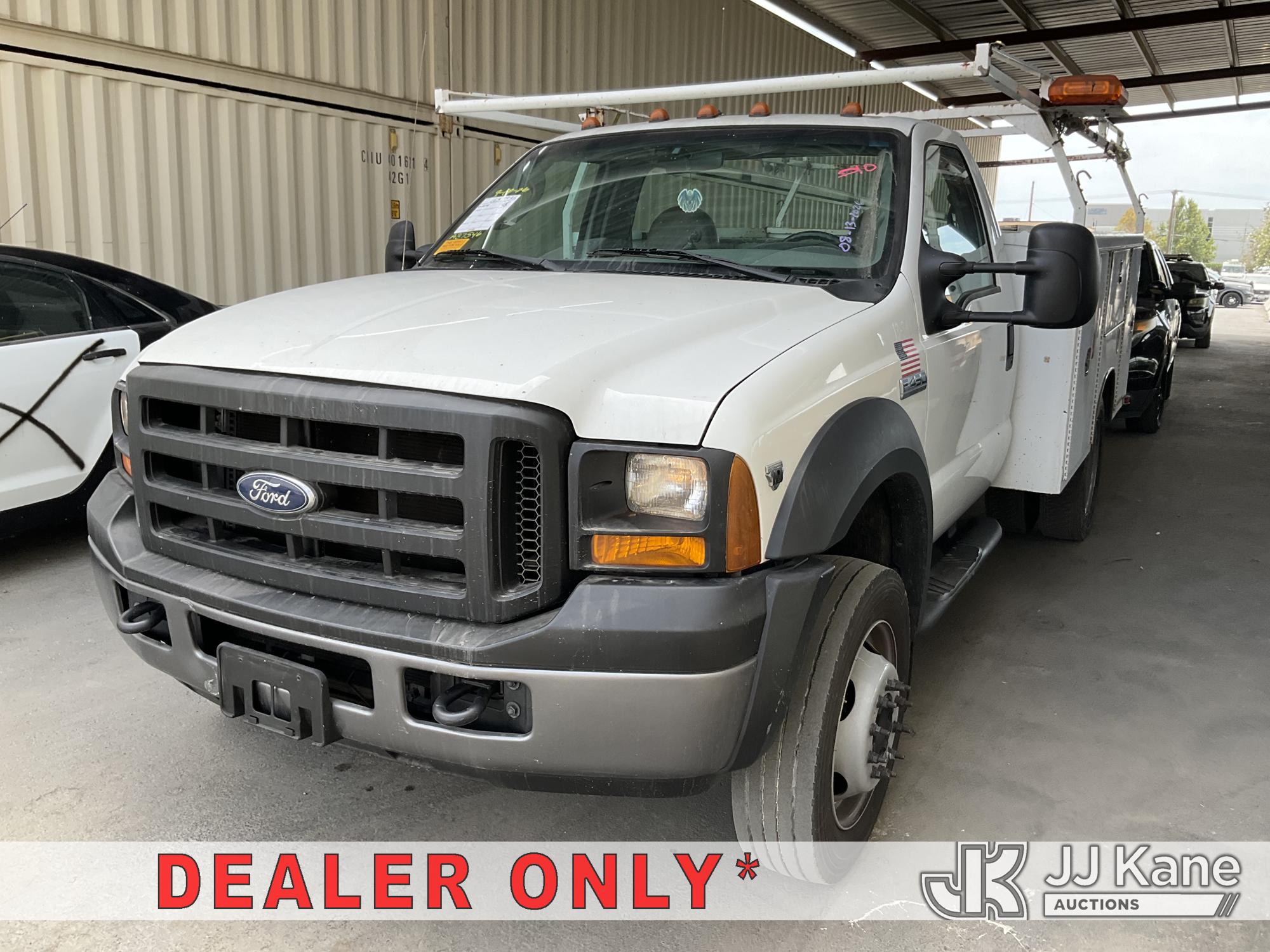 2005 Ford F-450 SD Regular Cab DRW Enclosed Service Truck