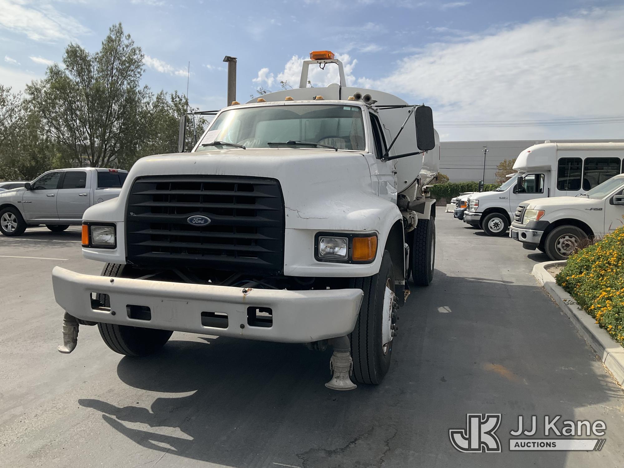 Photo of 1998 Ford F800