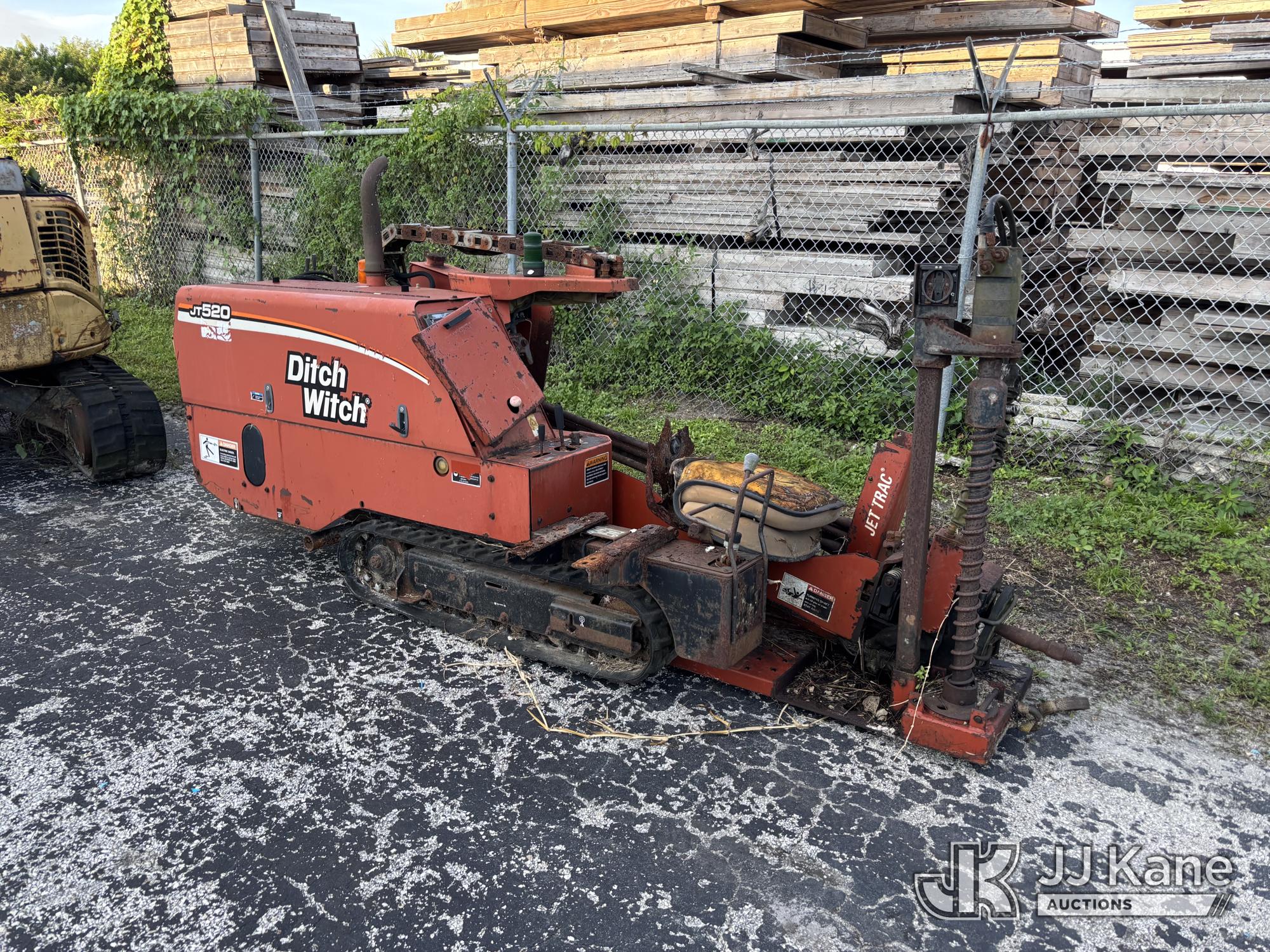 Photo of 2004 Ditch Witch JT520