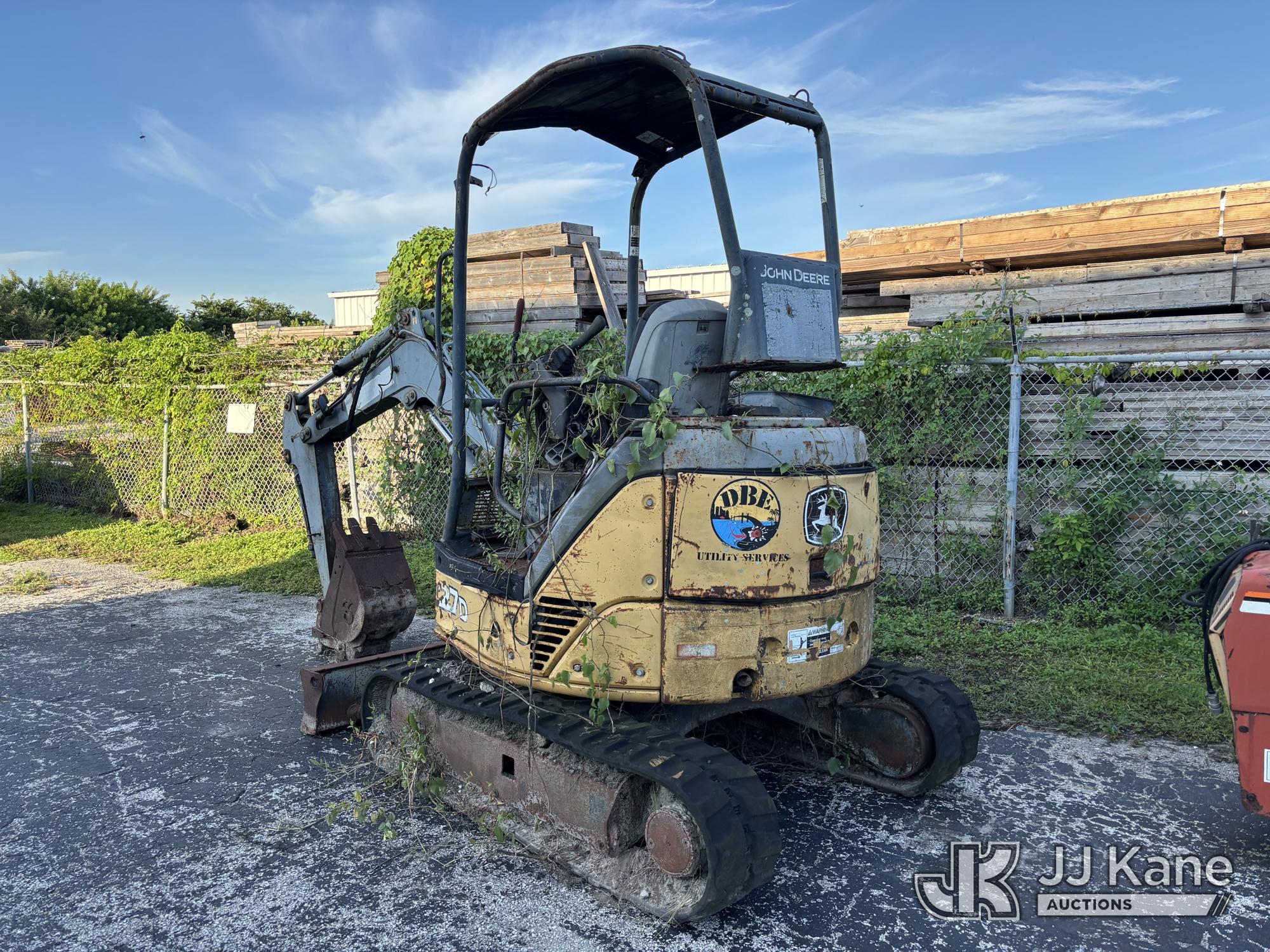 2006 John Deere 27D