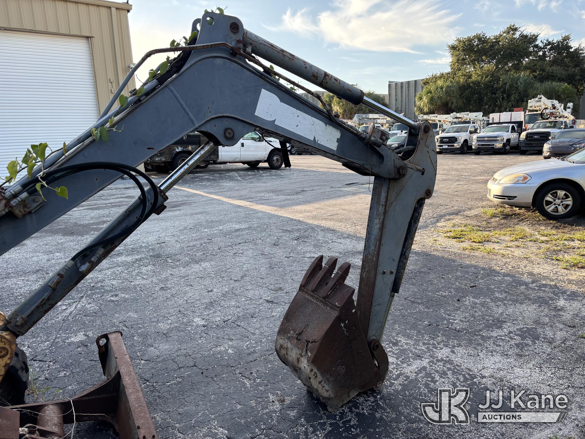 2006 John Deere 27D