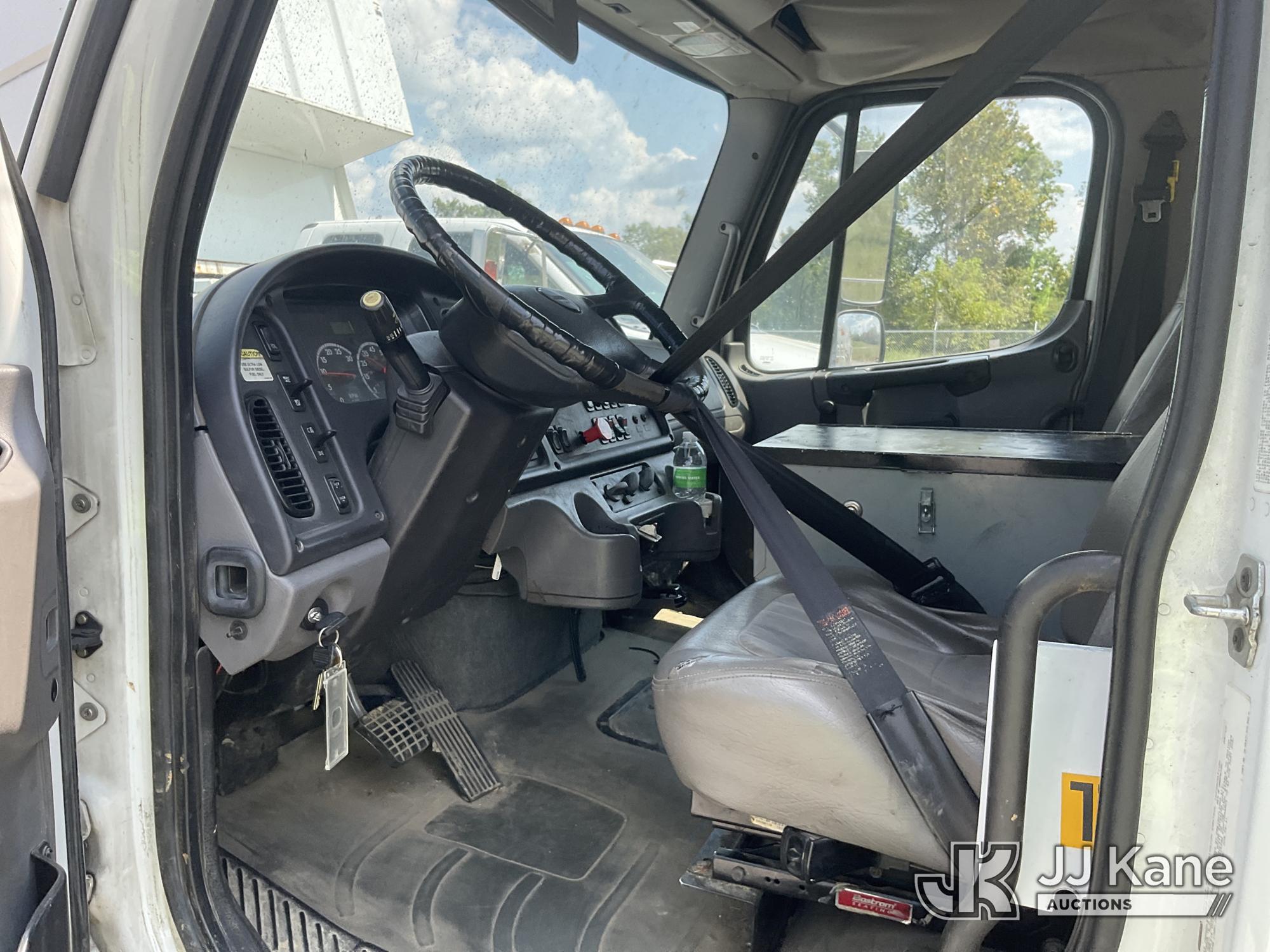 2011 Freightliner M2 106