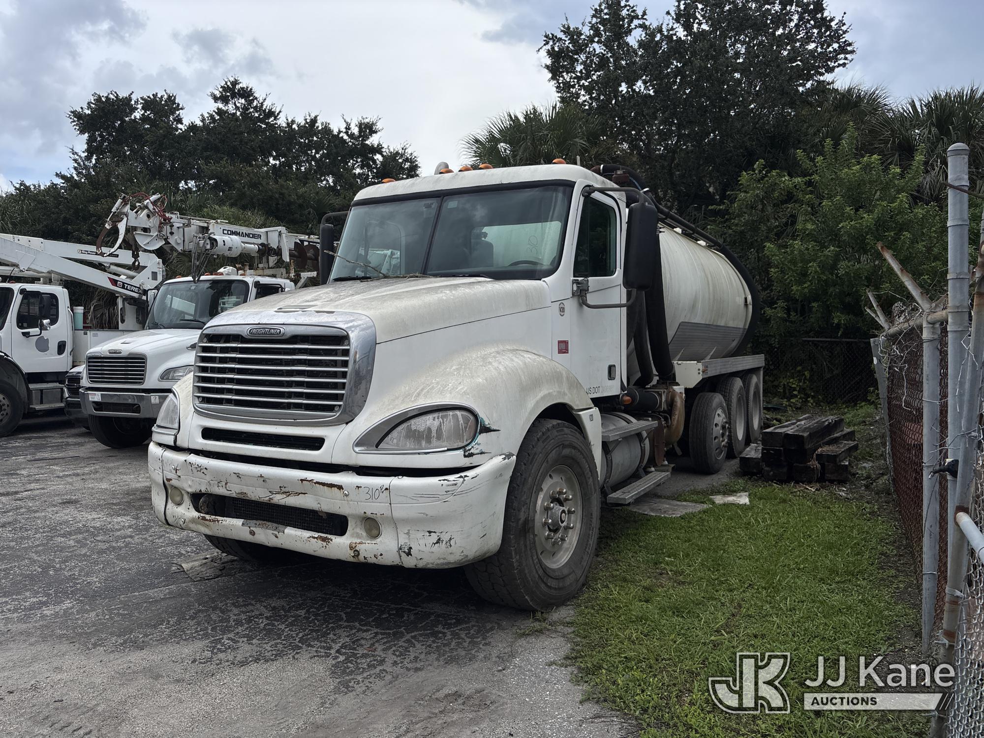 Photo of 2007 Freightliner Columbia 120