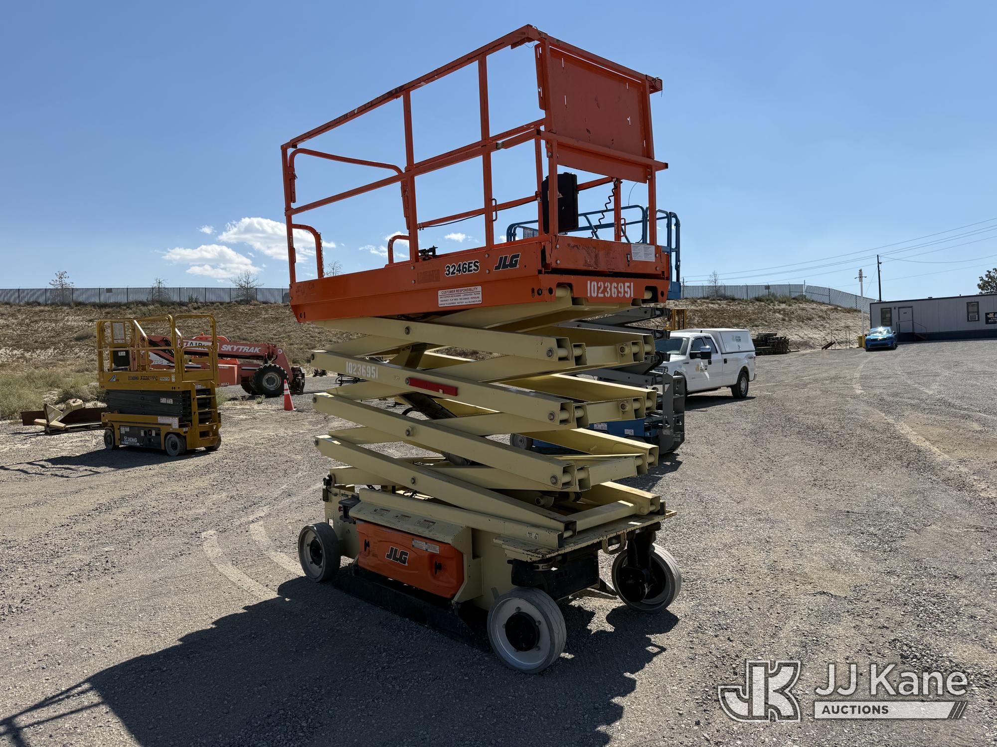 2018 JLG 3246ES