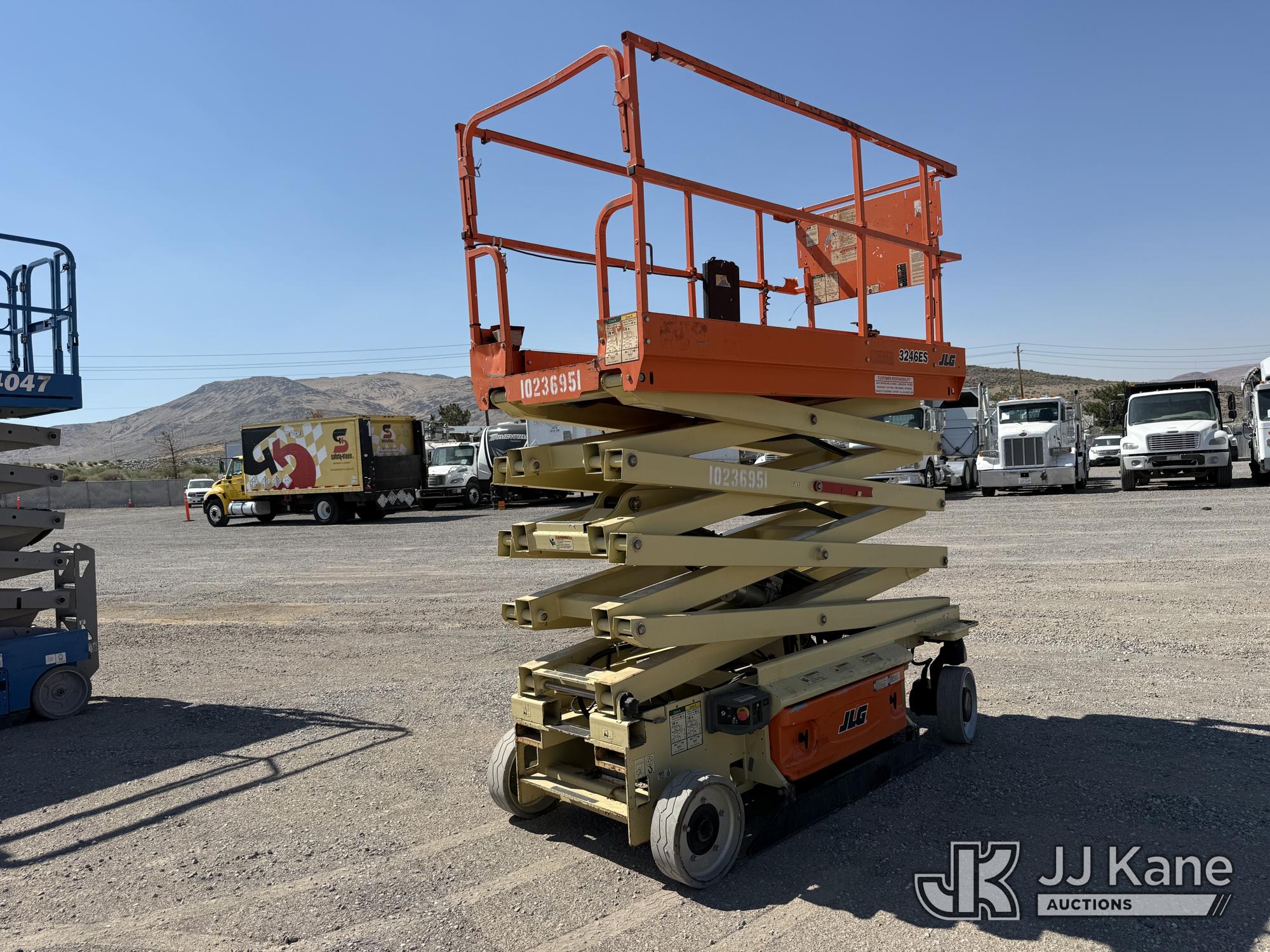 2018 JLG 3246ES