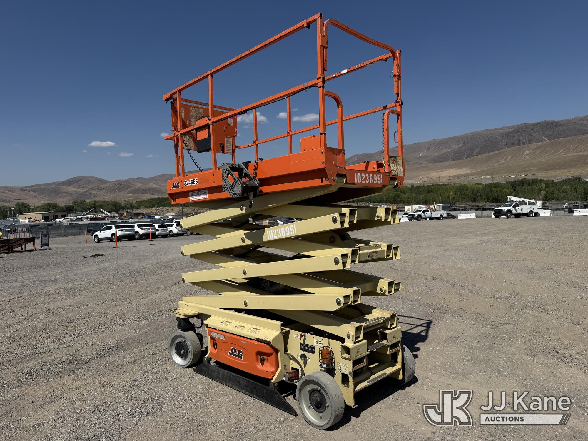 2018 JLG 3246ES