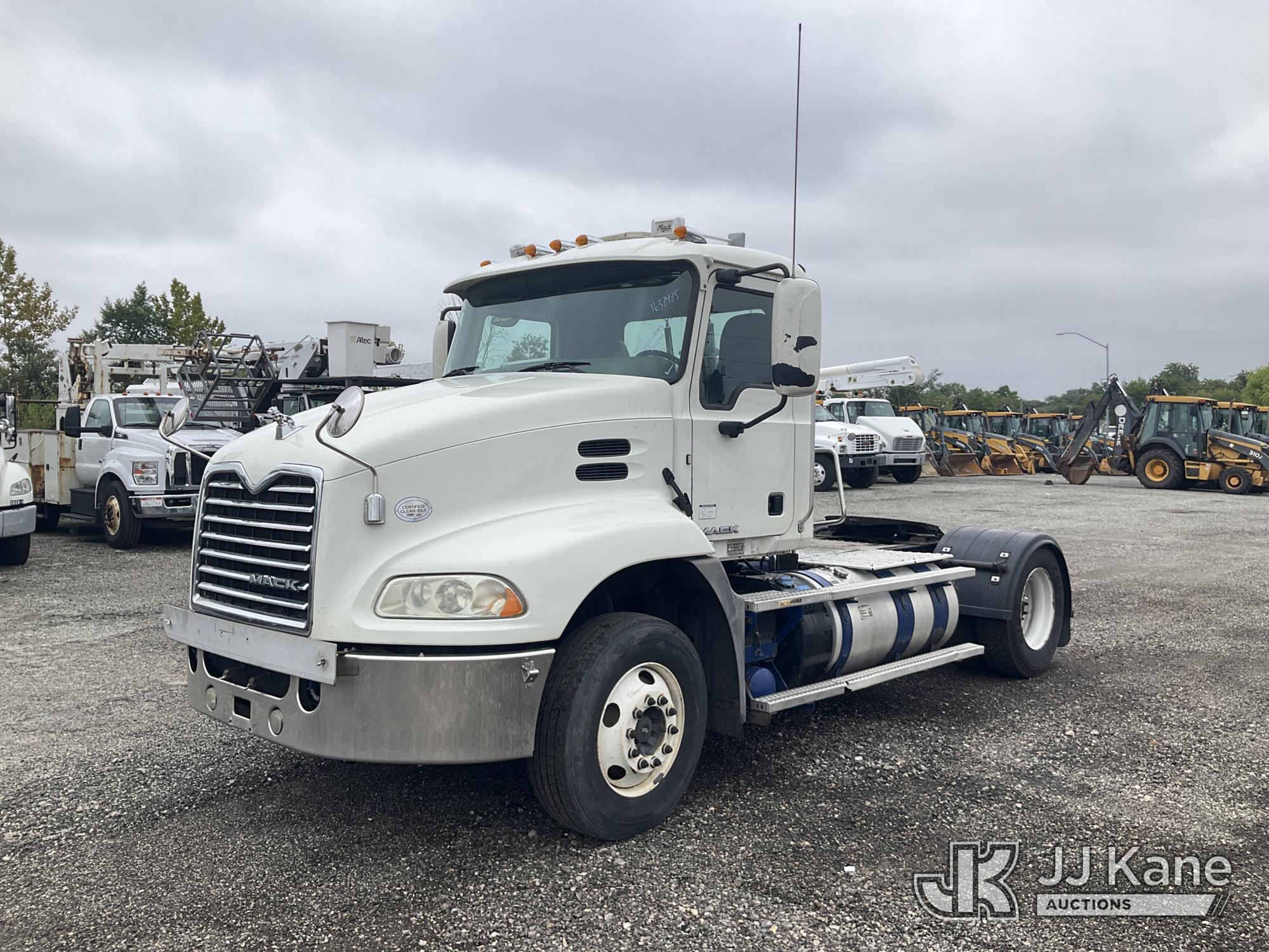2017 Mack CXU612