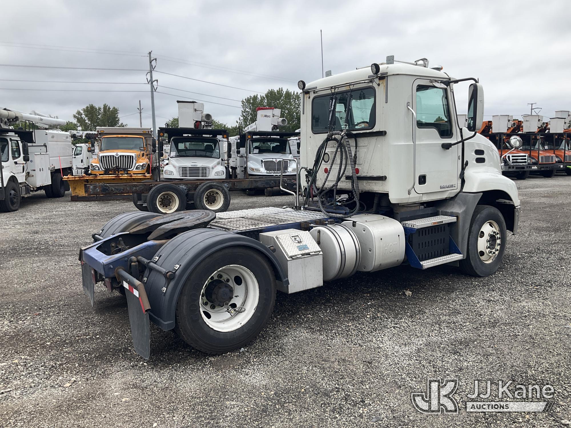 2017 Mack CXU612