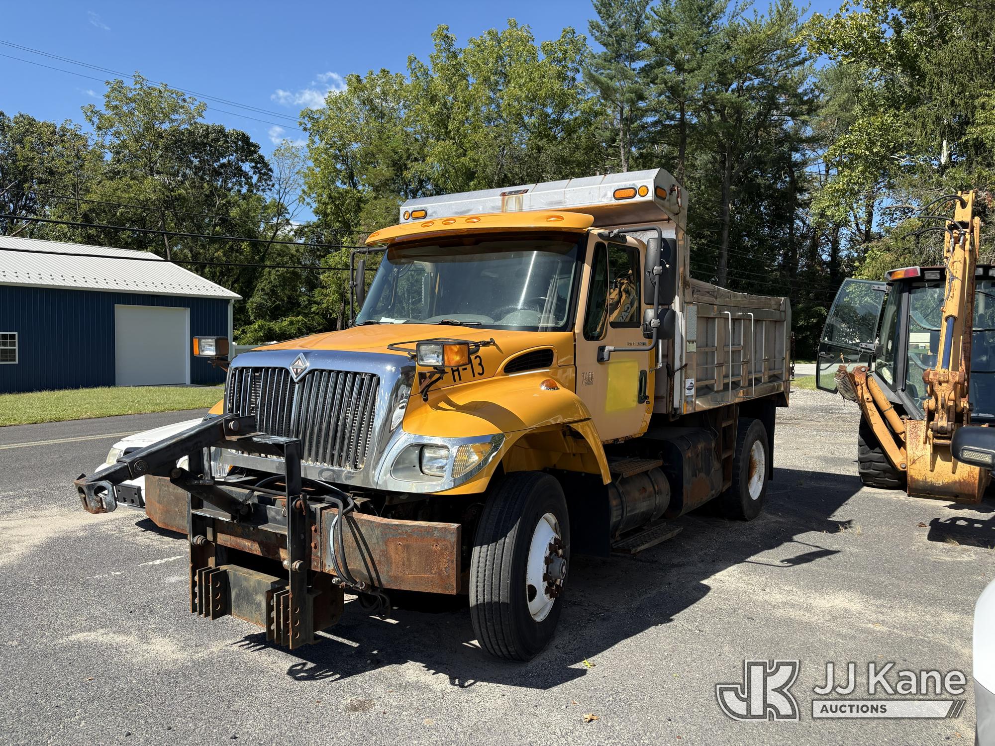 Photo of 2005 International 7400