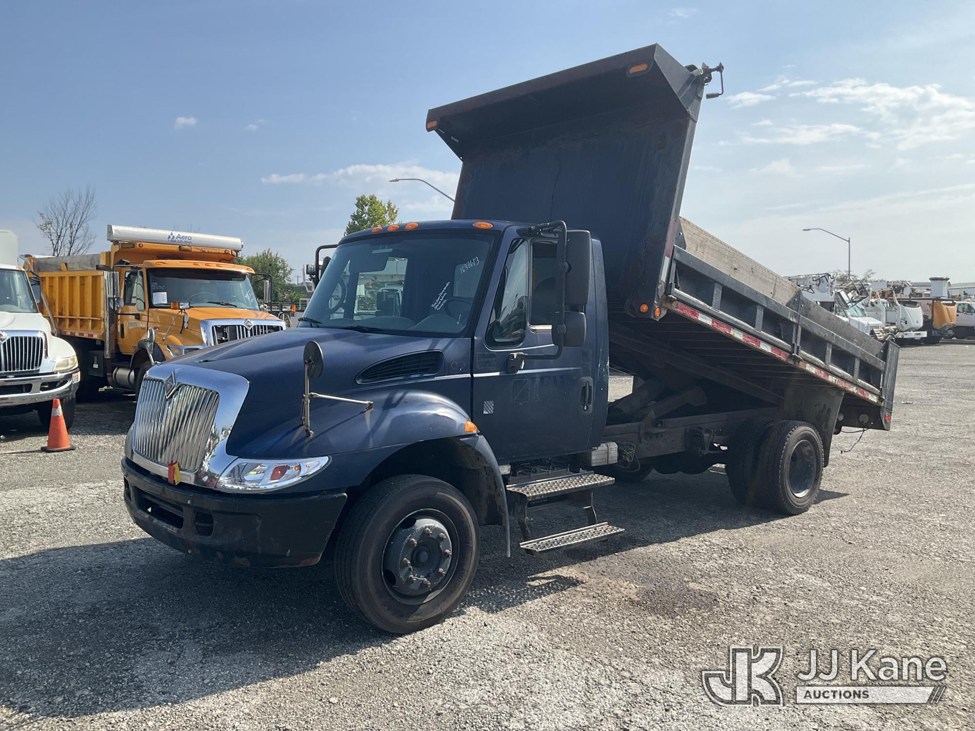 Photo of 2003 International 4200 LP