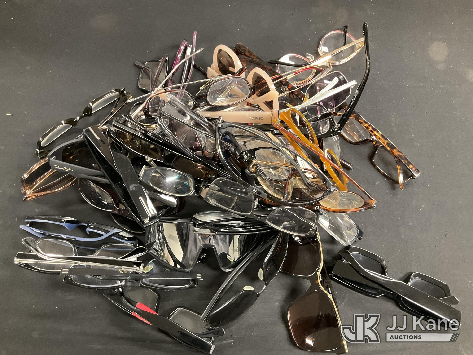 Glasses (Used) NOTE: This unit is being sold AS IS/WHERE IS via Timed Auction and is located in Jurupa Valley