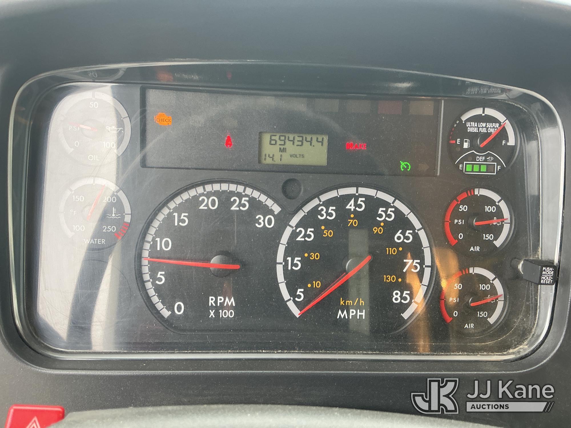 2011 Freightliner M2 106
