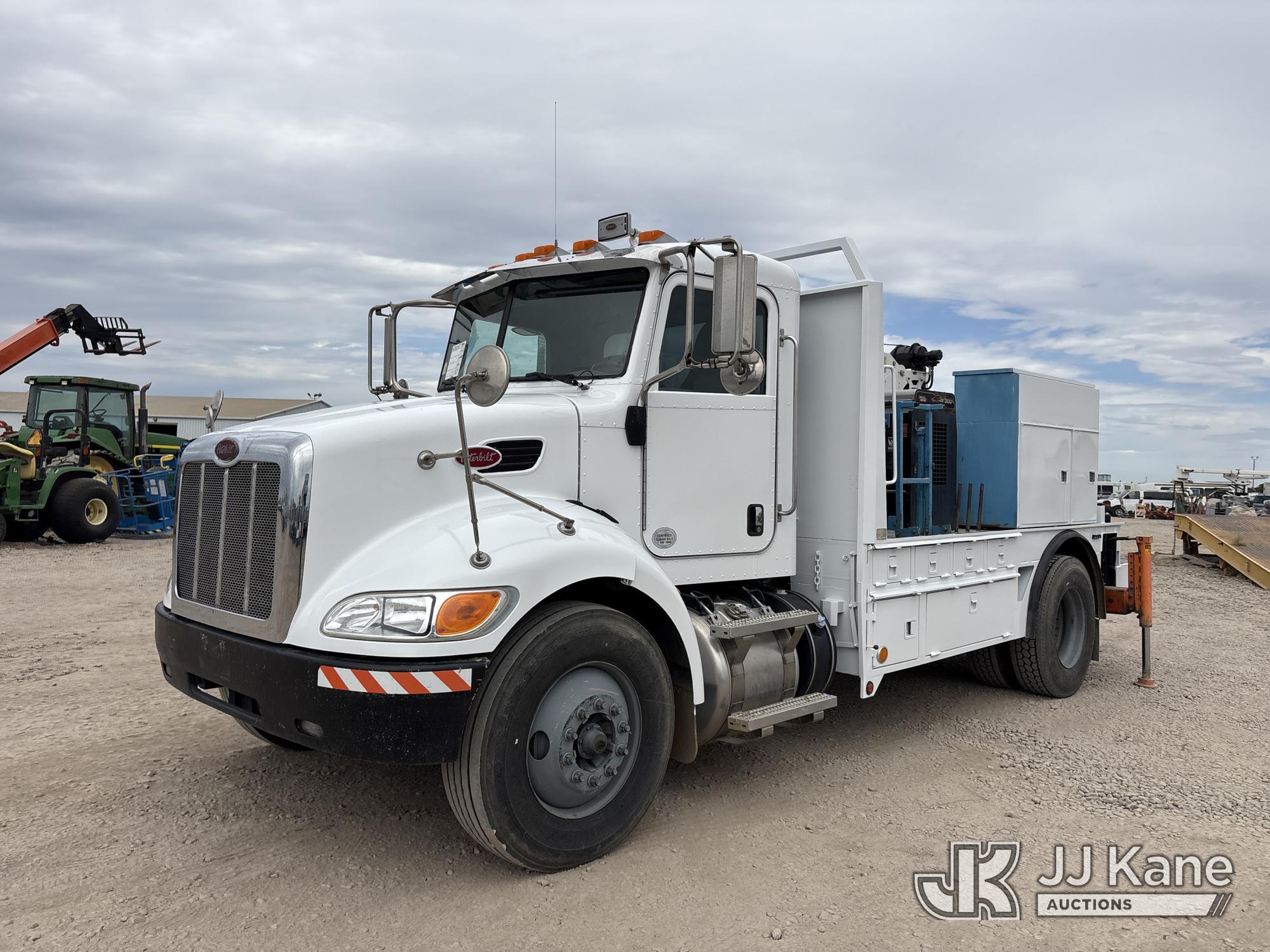 Photo of 2014 Peterbilt 337