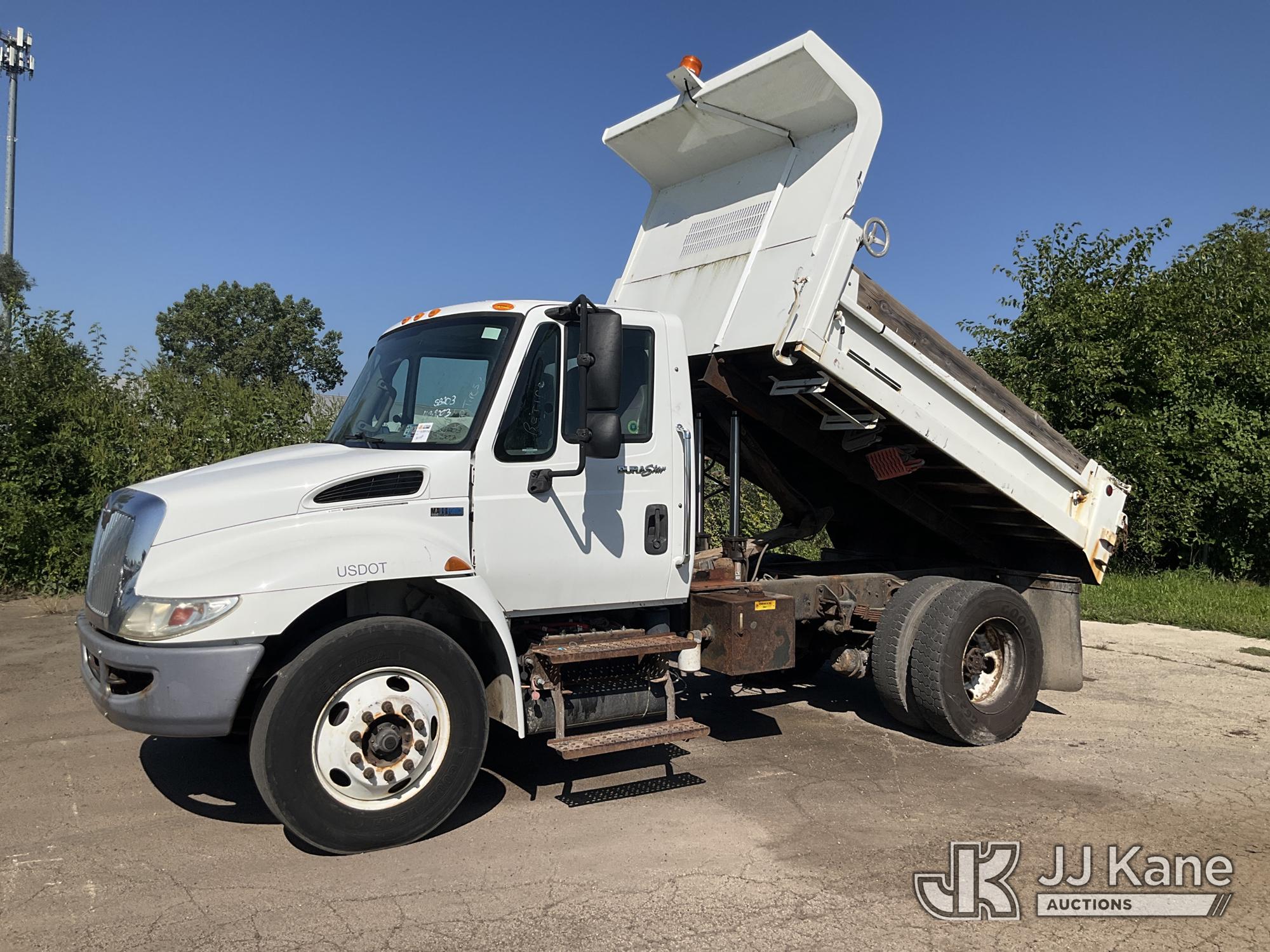 Photo of 2014 International DuraStar 4300