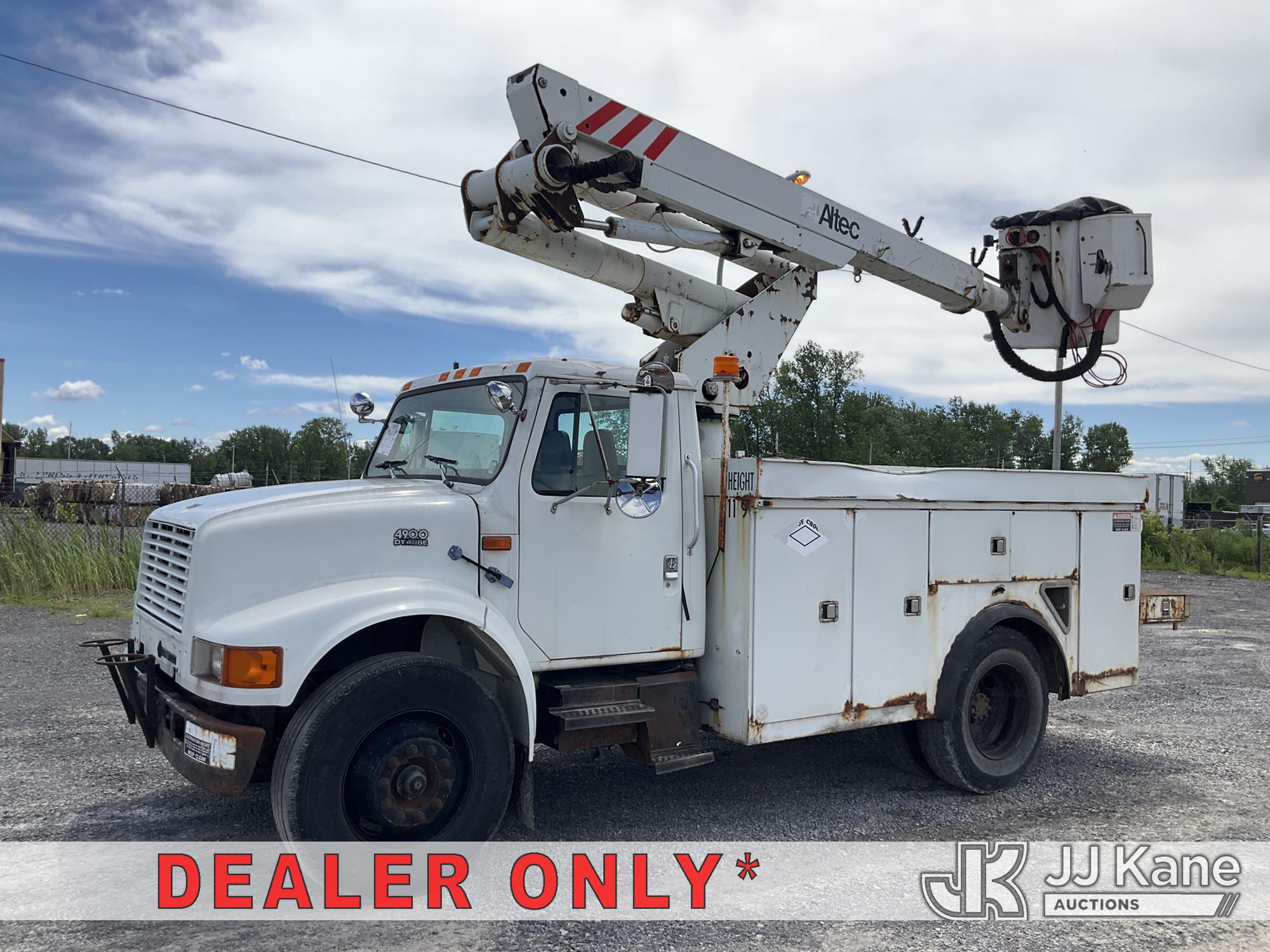 Photo of 2000 International 4900