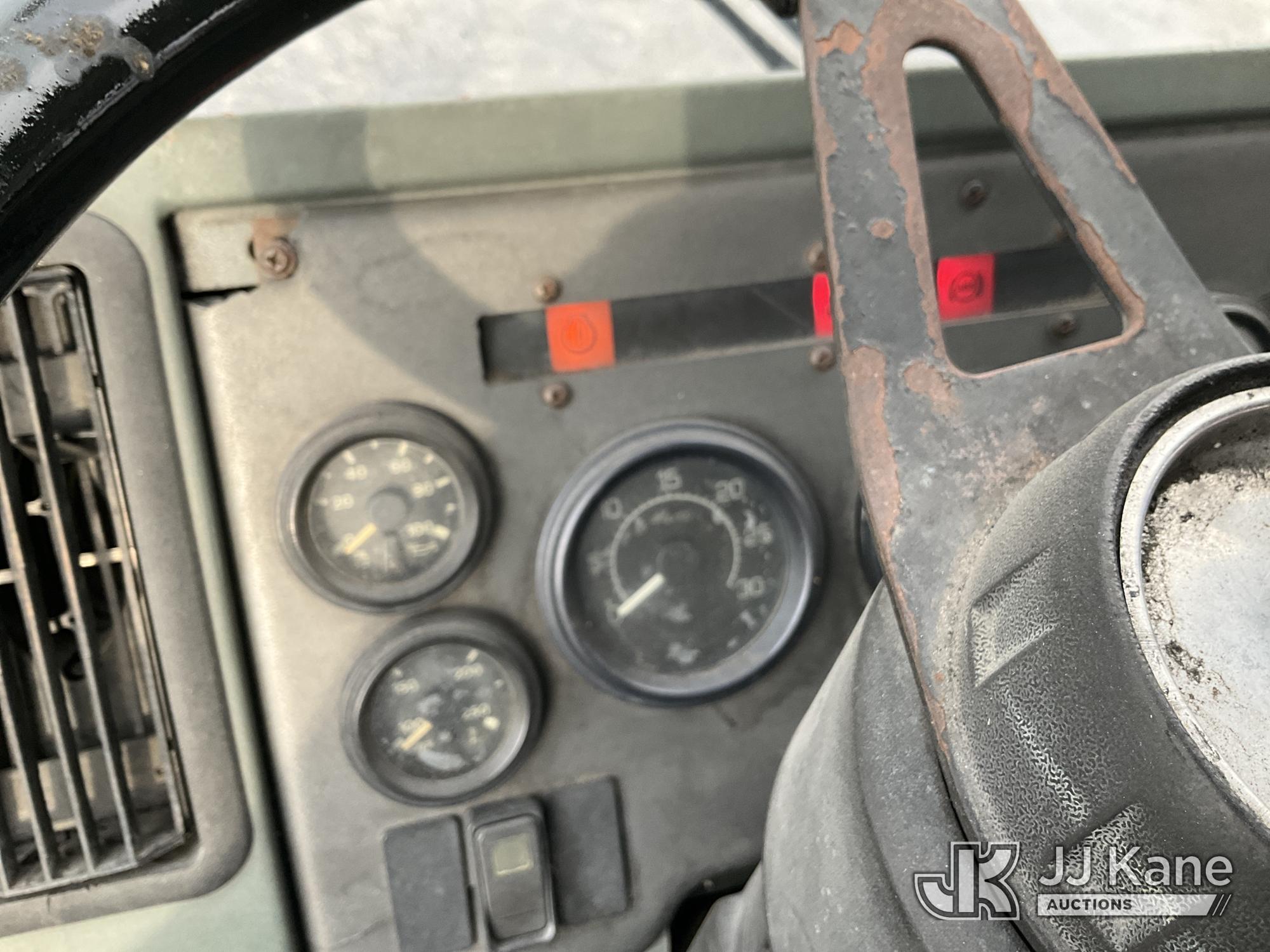 2003 Crane Carriers LOW ENTRY