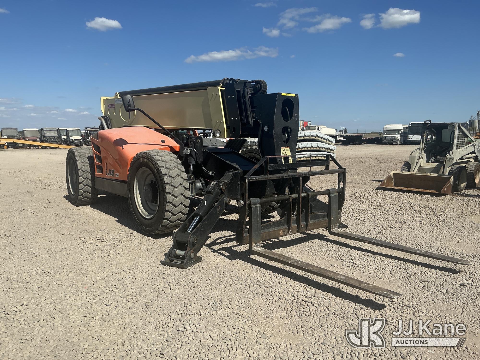 2018 JLG 1255