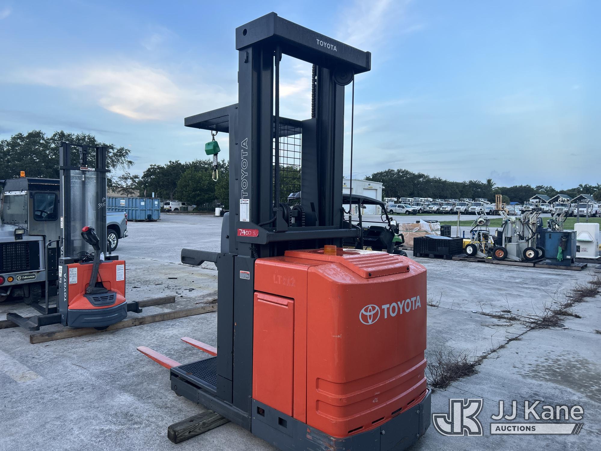Photo of 2016 Toyota 7BPUE15