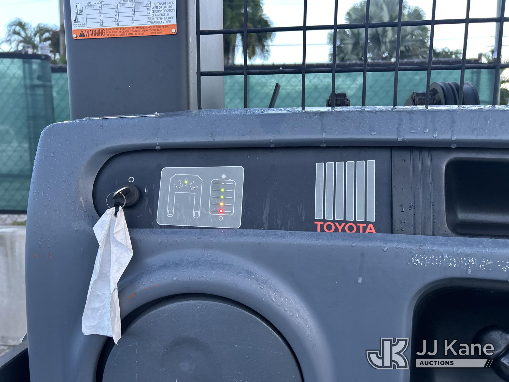 2016 Toyota 7BPUE15