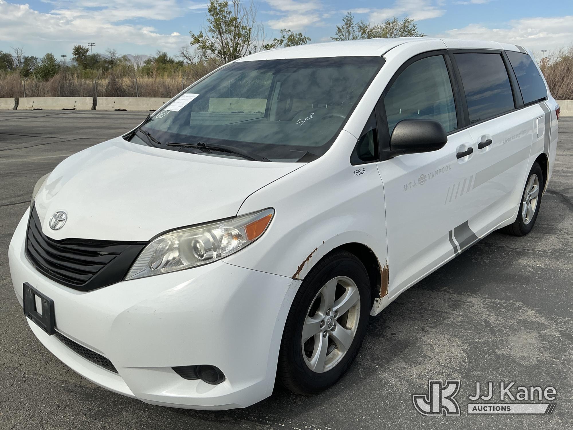 Photo of 2015 Toyota Sienna