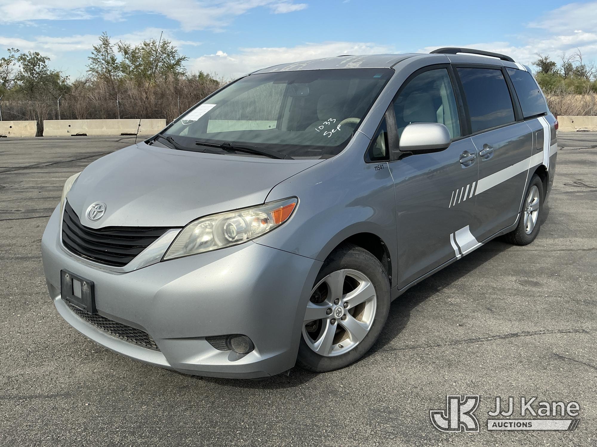 Photo of 2011 Toyota Sienna