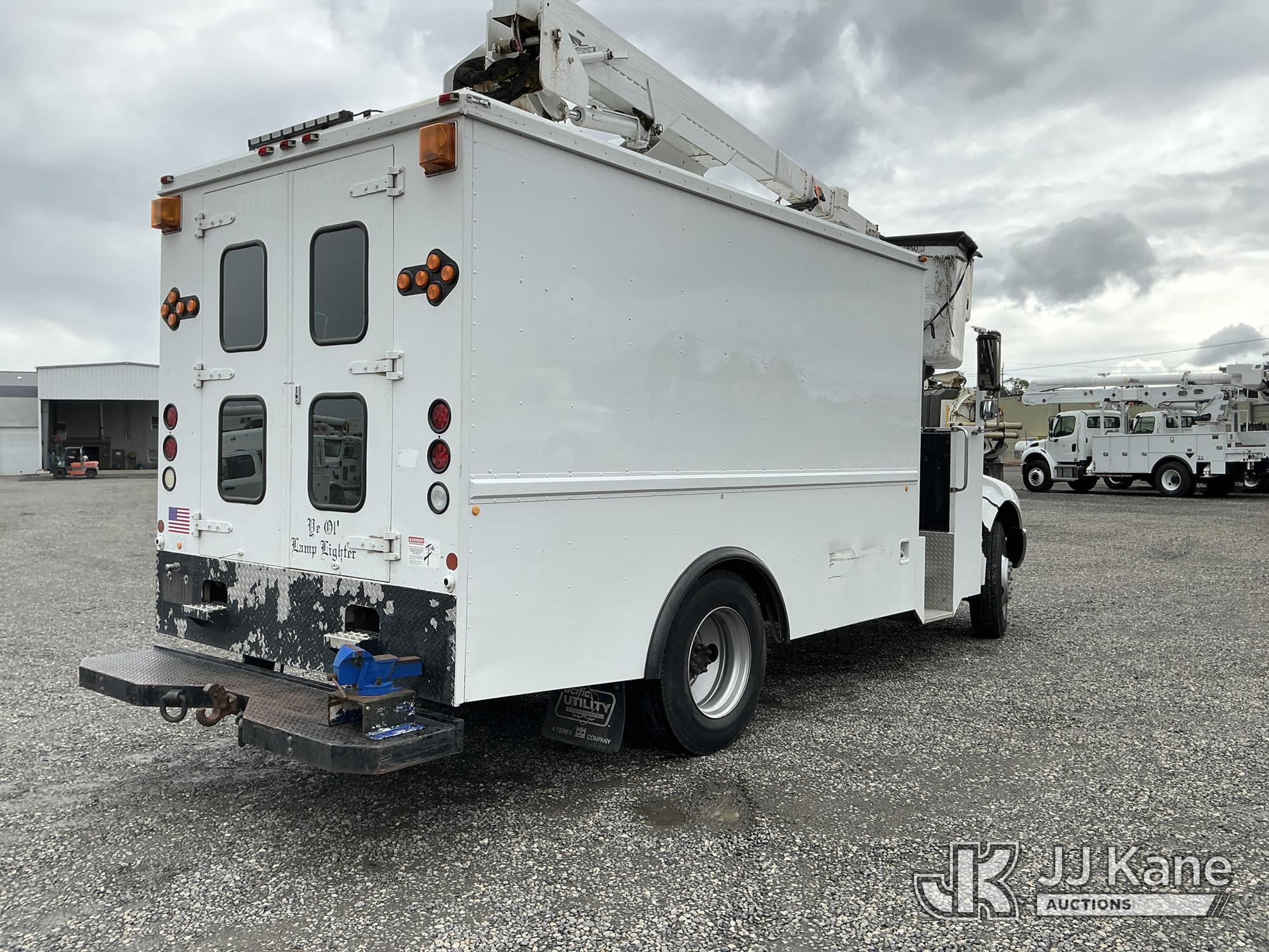 2004 International 3800