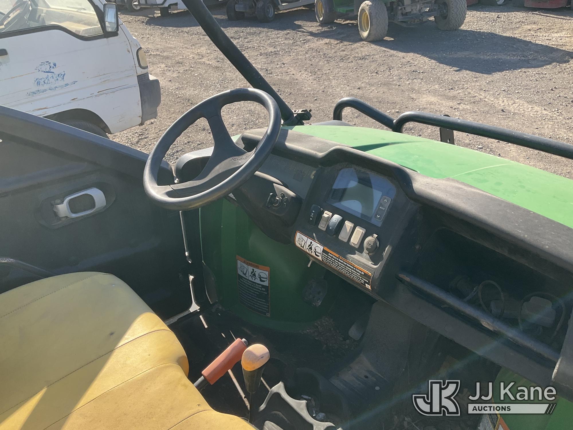 2016 John Deere GATOR XUV825