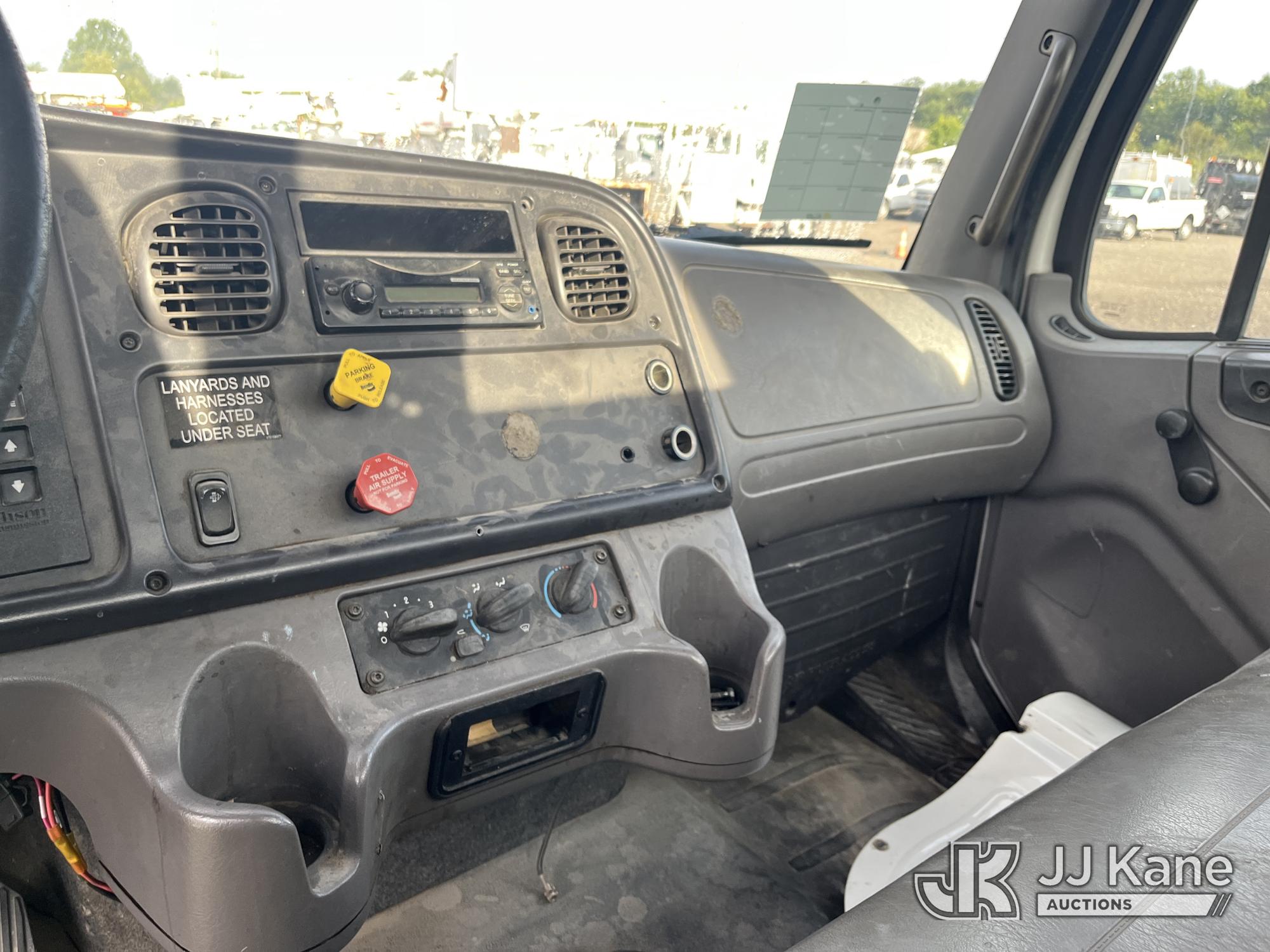 2012 Freightliner M2 106