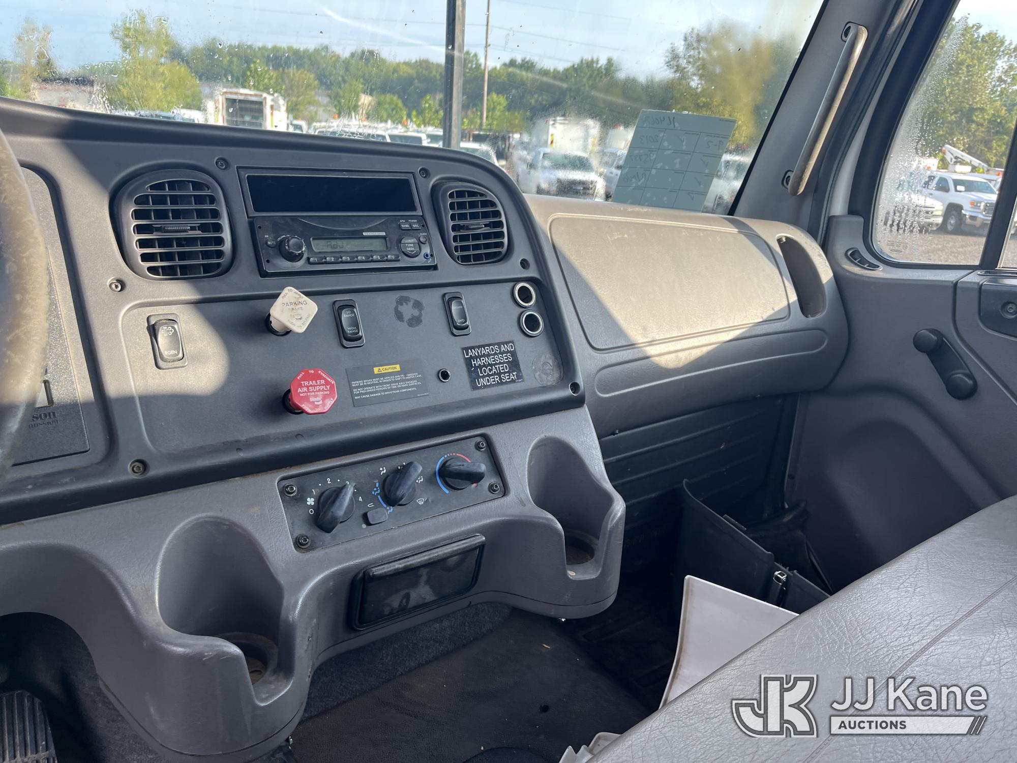 2013 Freightliner M2 106