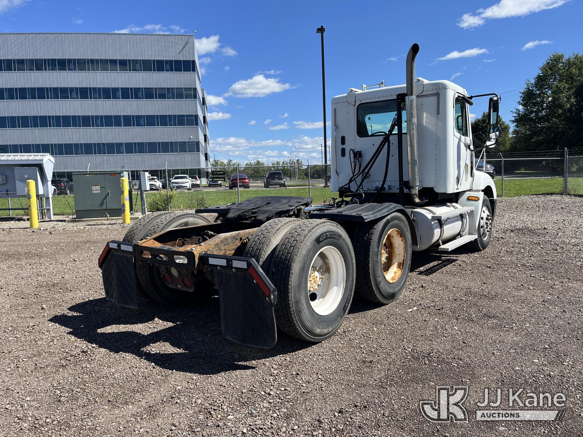 2005 Freightliner Columbia 112