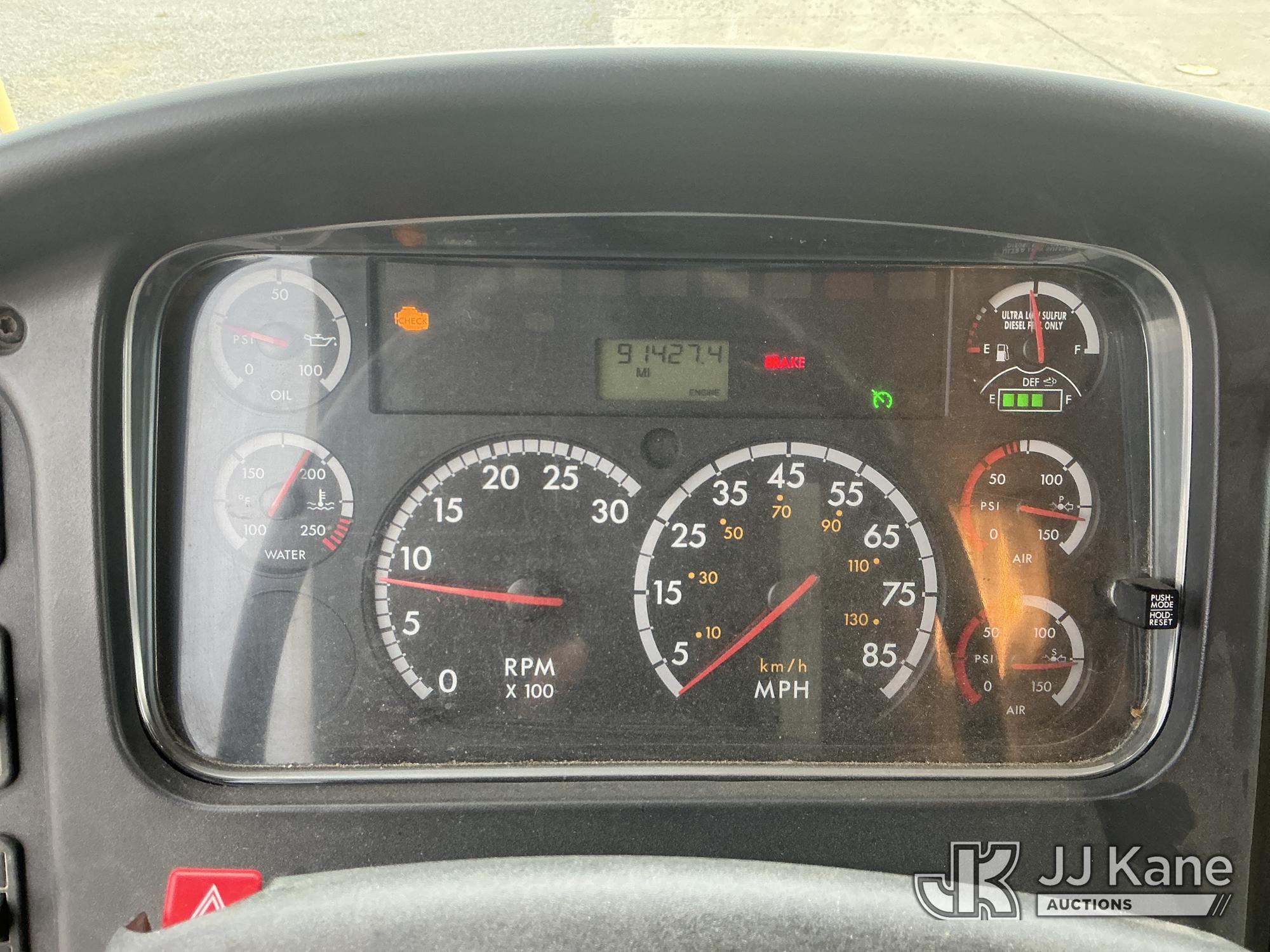 2011 Freightliner M2 106