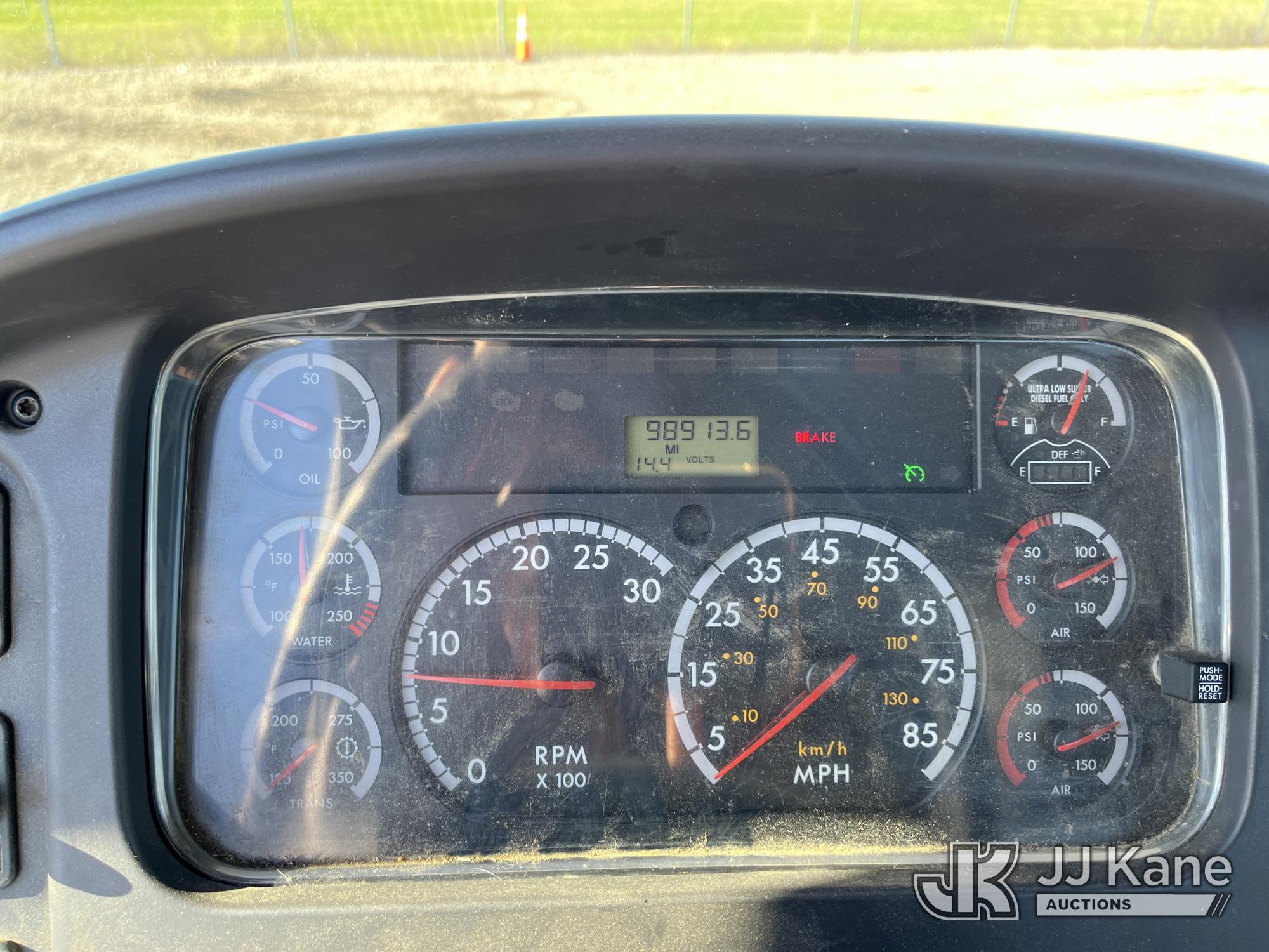 2013 Freightliner M2 106