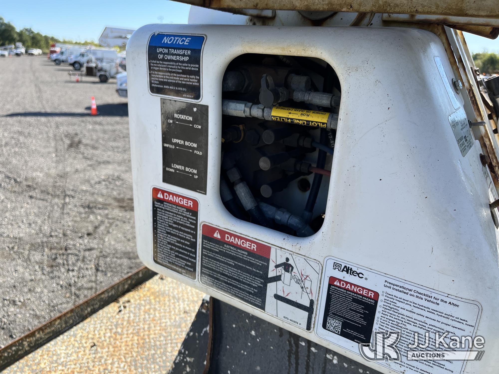 2013 Freightliner M2 106