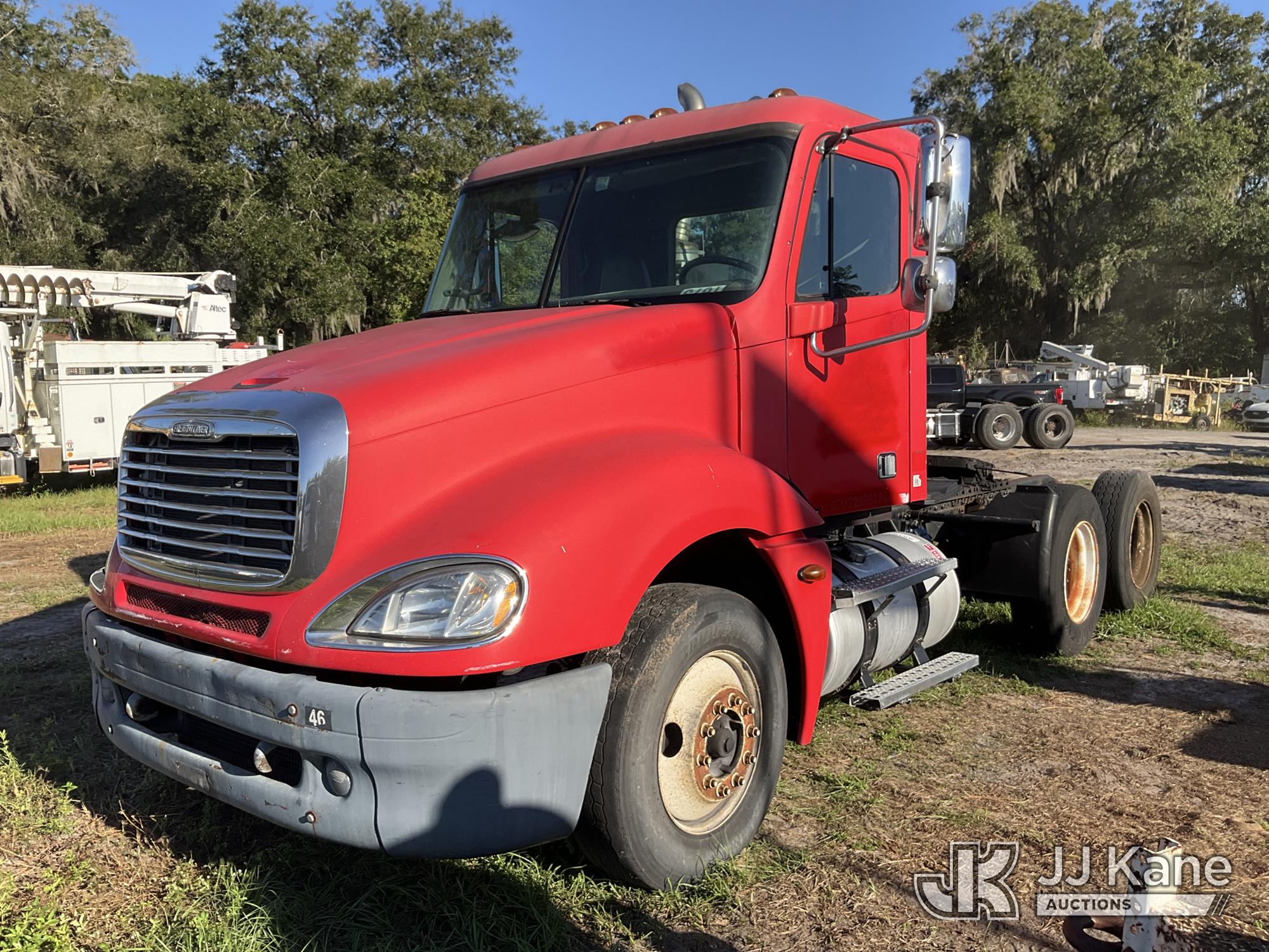 Photo of 2005 Freightliner Columbia 120