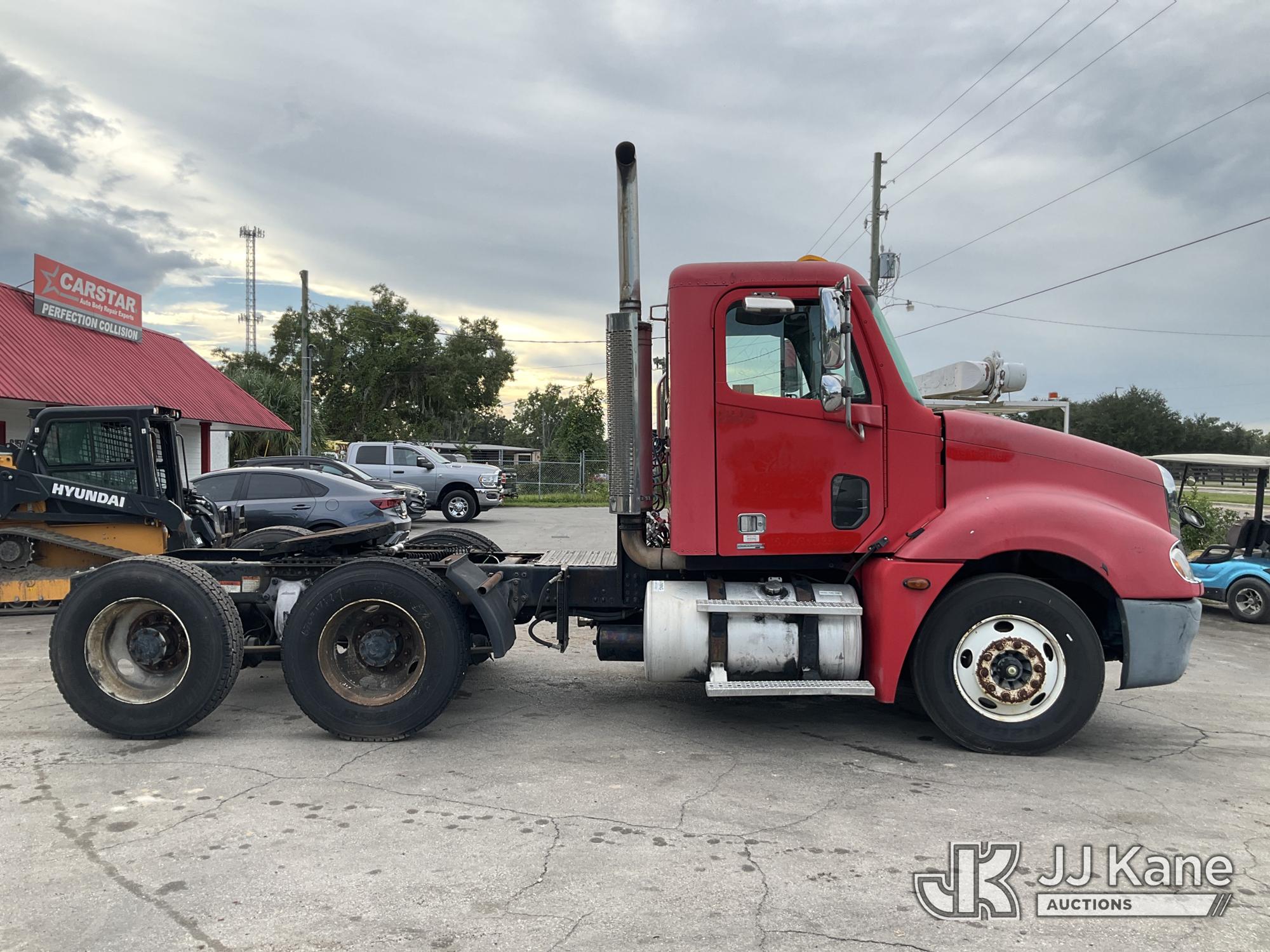 2006 Freightliner Columbia 120