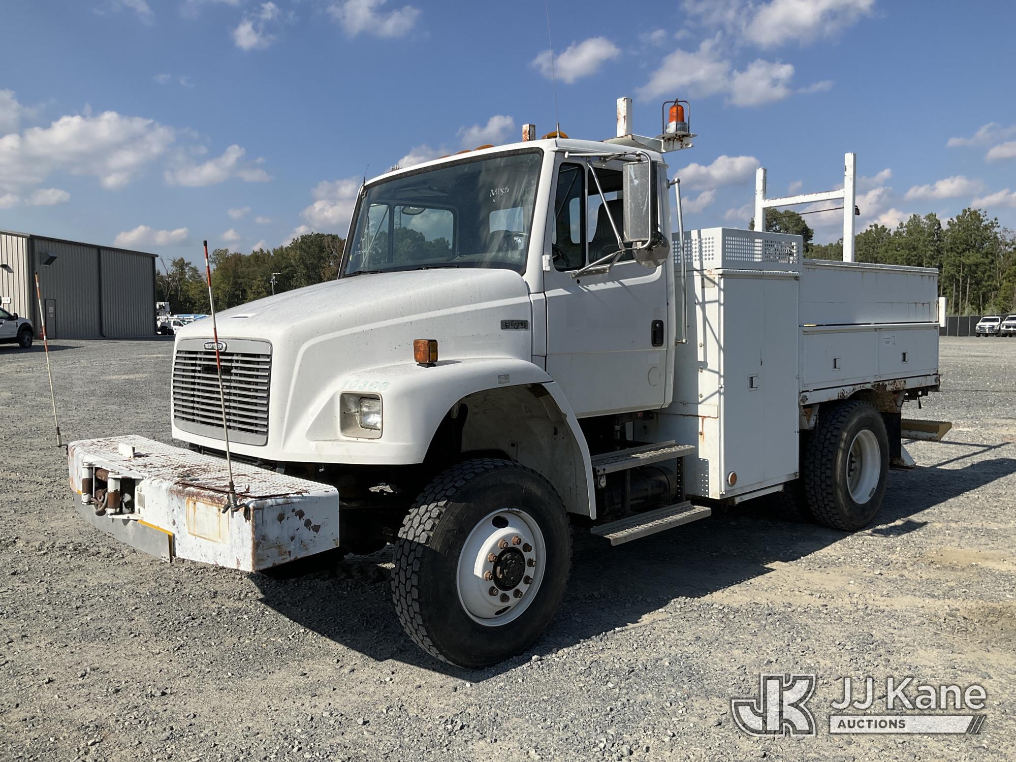 Photo of 2002 Freightliner FL70 4X4