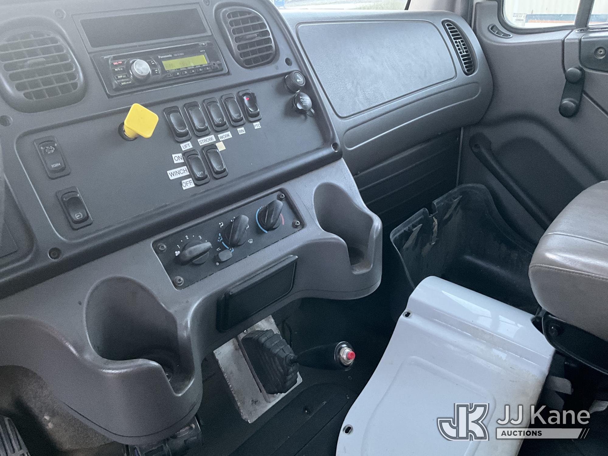 2015 Freightliner M2 106